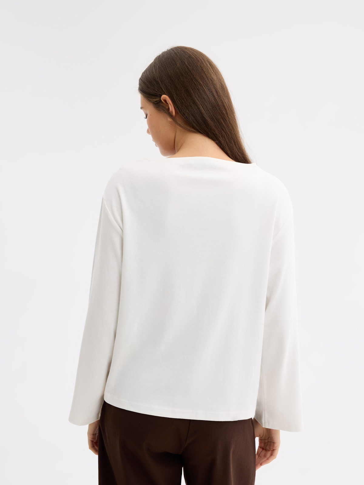 Camiseta básica manga longa gola canoa off white vista meia traseira