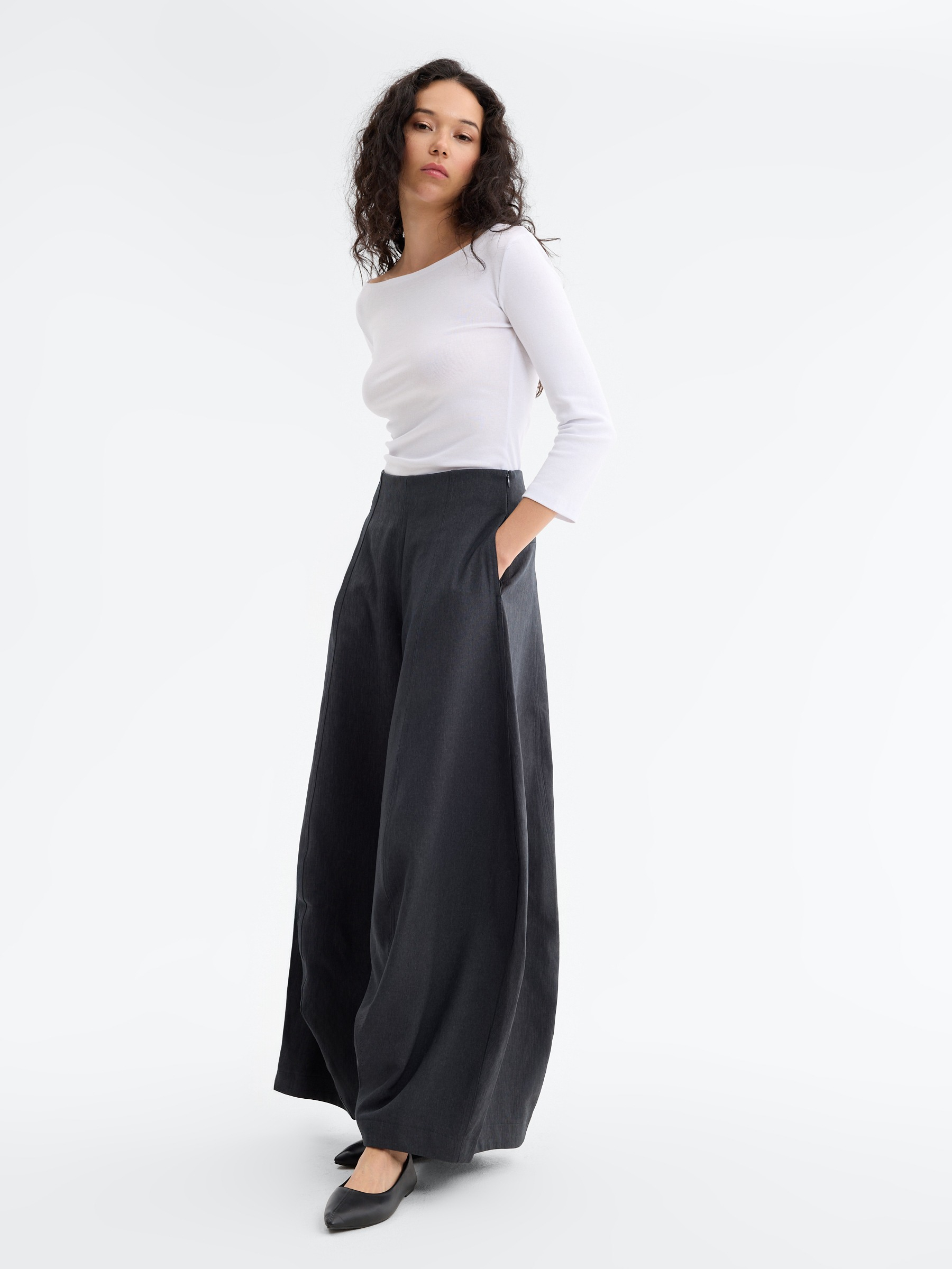 Calça wide leg casual cinza meio vista geral frontal