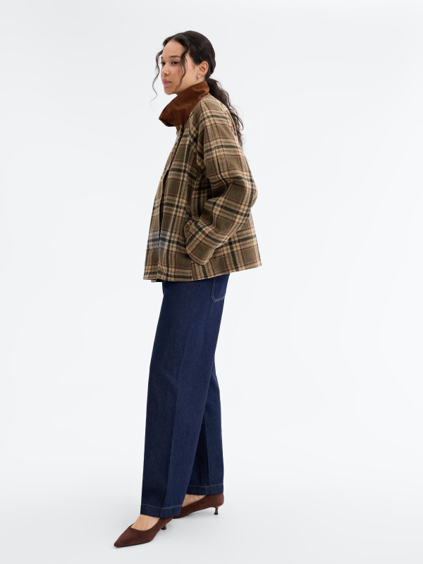 Short oversized plaid trench khaki detail view