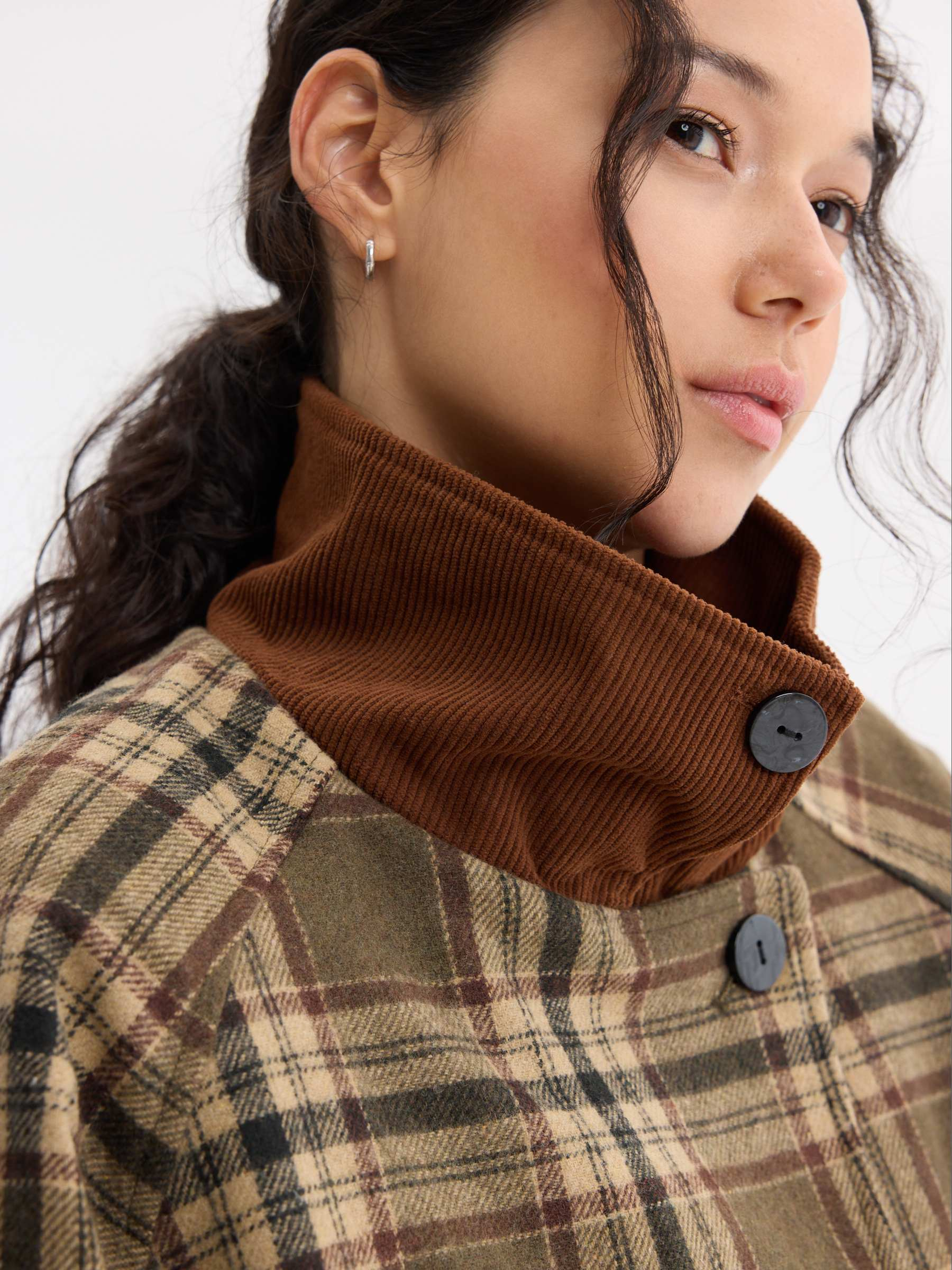 Short oversized plaid trench khaki middle front view
