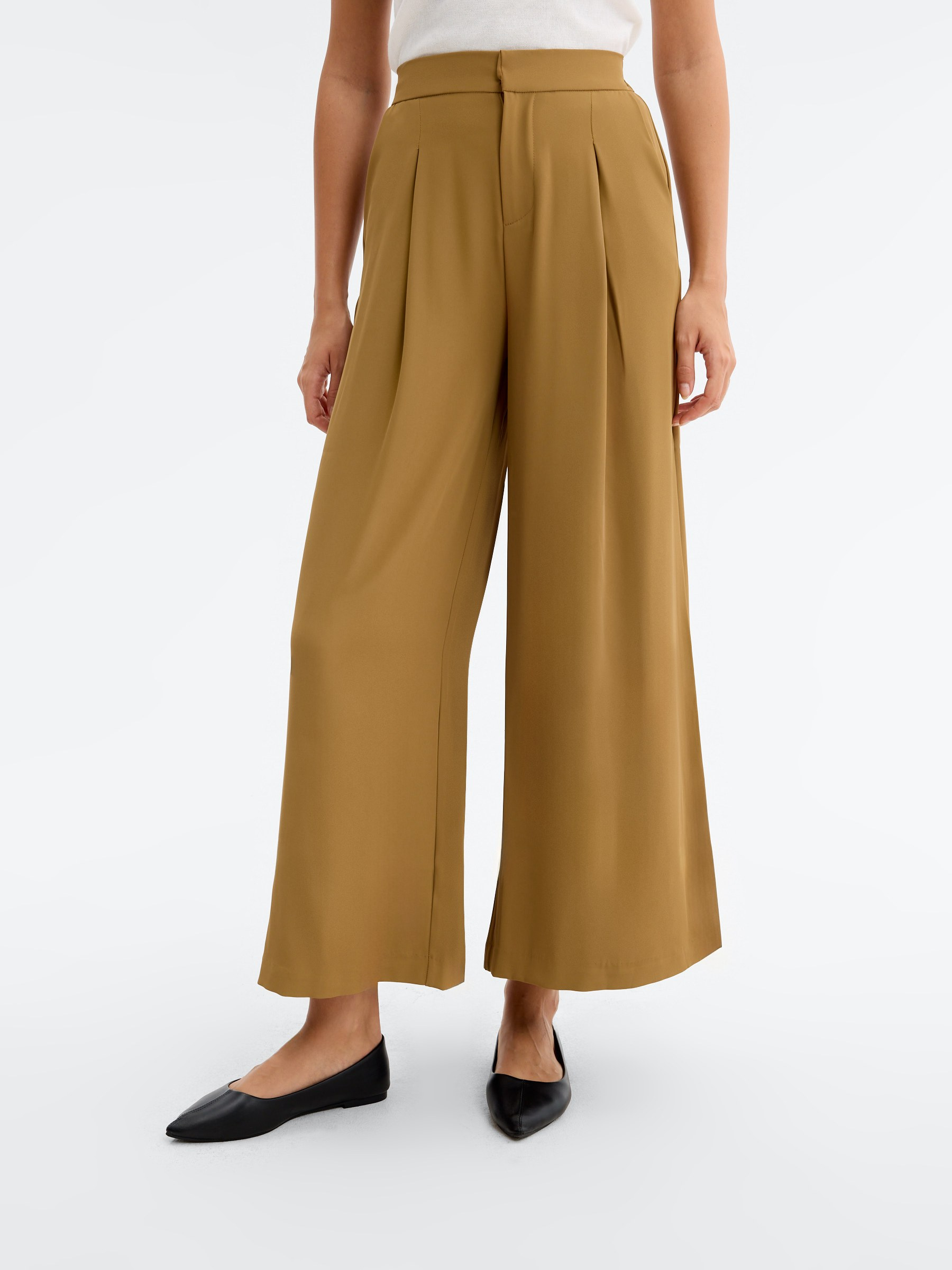 High-waisted palazzo pants brown front view
