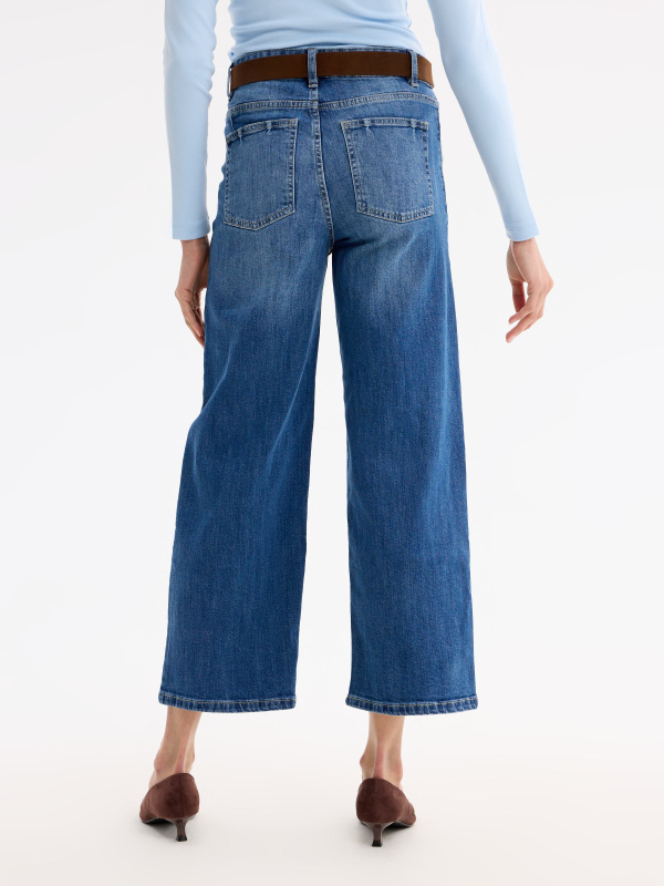 Jeans culotte com cinto azul escuro vista meia frontal