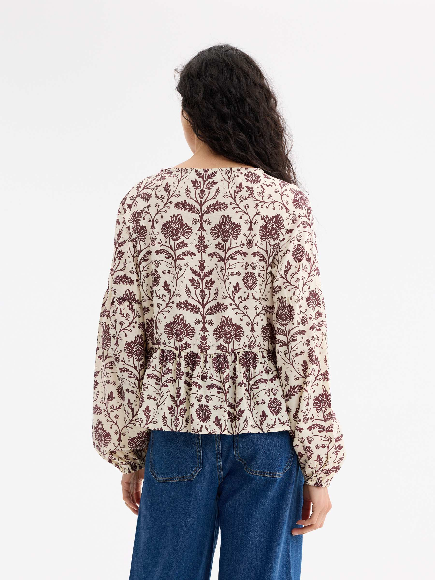 Blusa manga larga estampado floral blanco roto vista media frontal