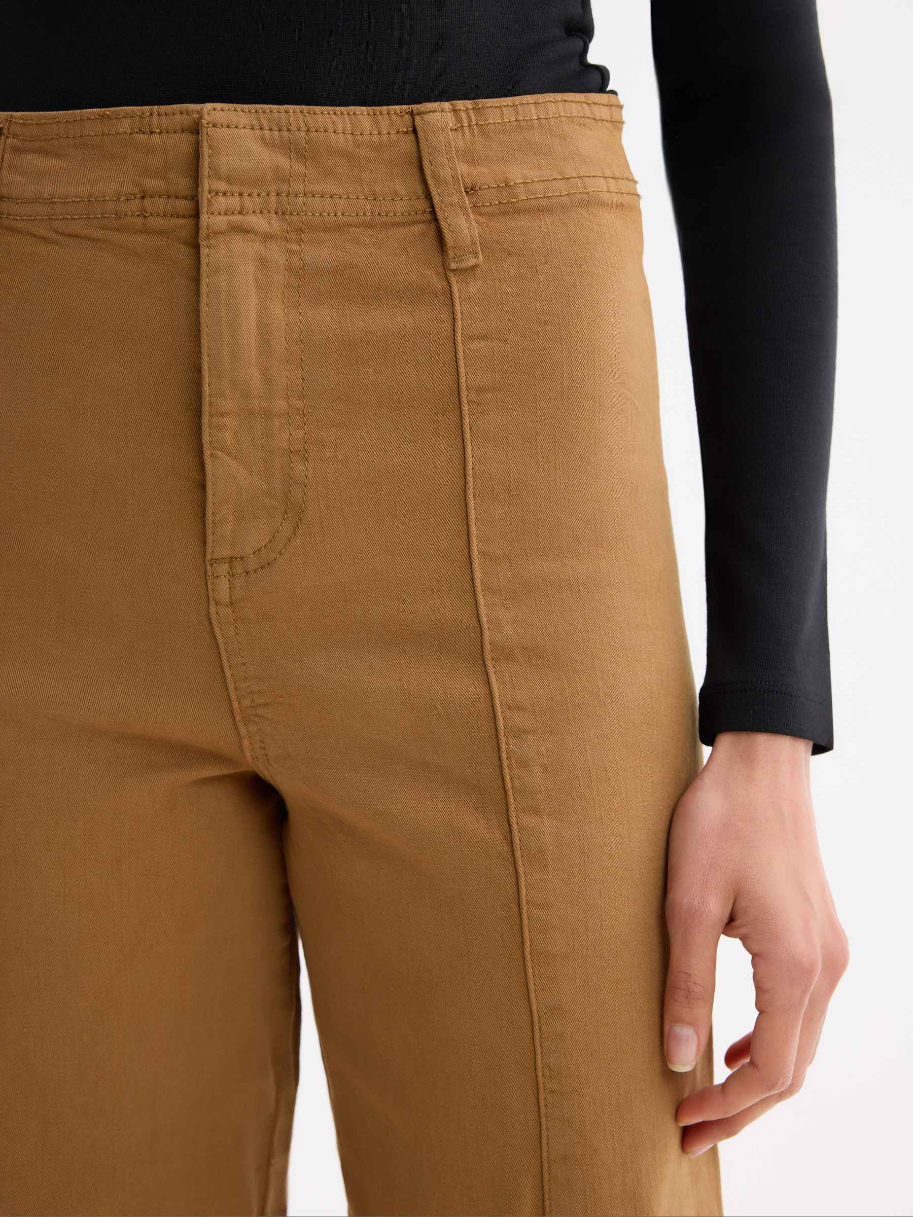 Pantalón culotte tiro alto marrón vista general frontal
