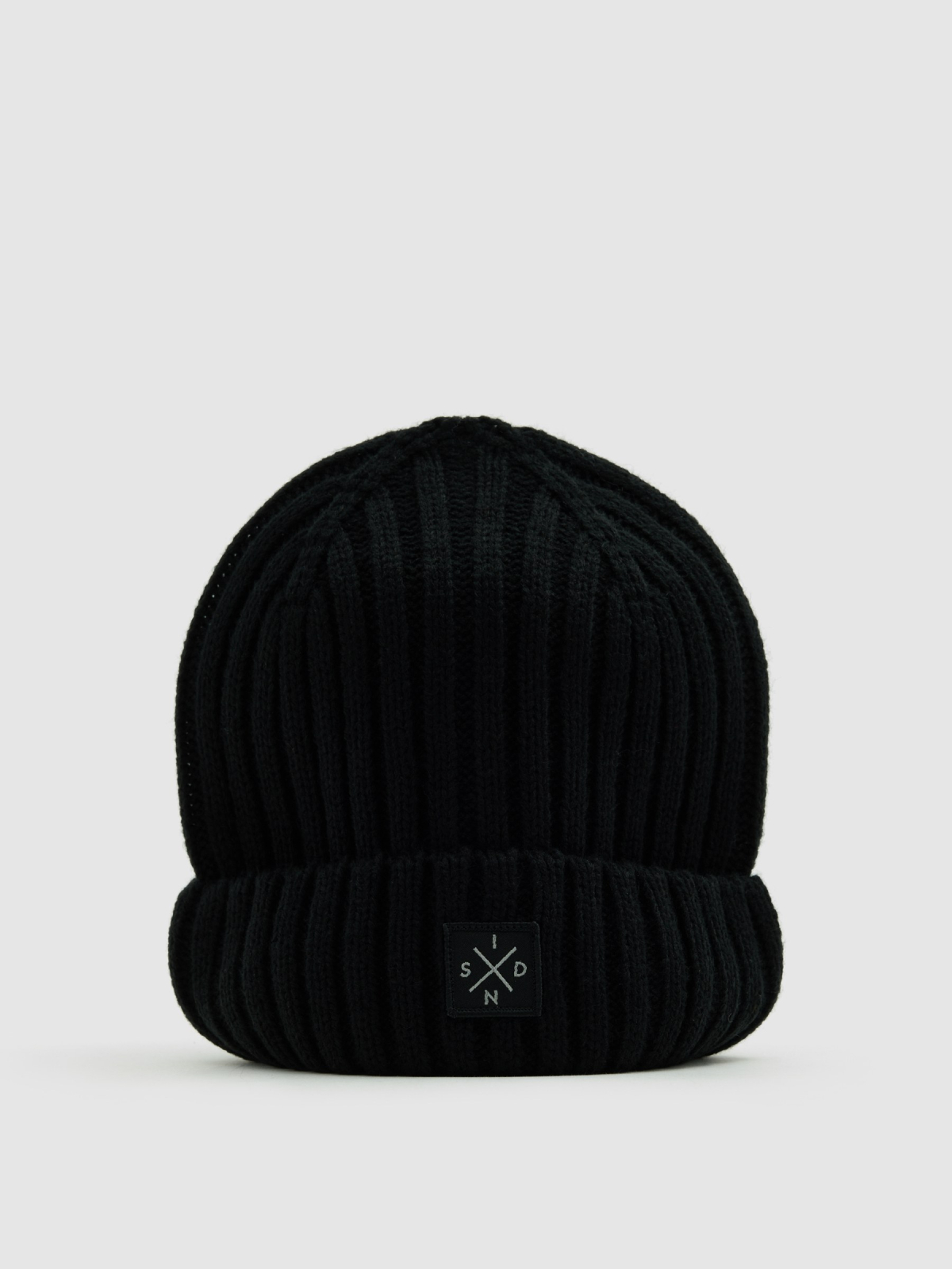 Gorro com ponto canelado preto vista lateral frontal 45º