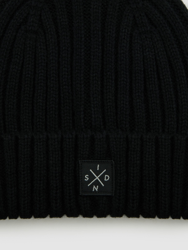 Ribbed cuff beanie black front view