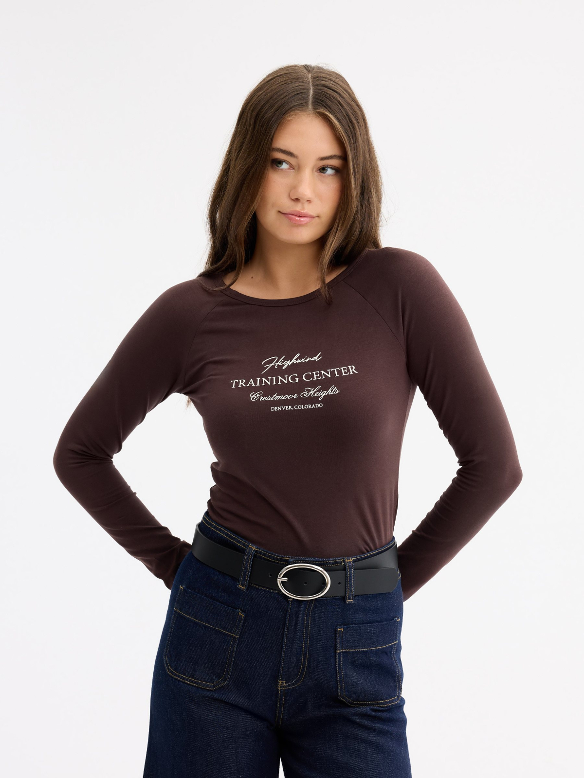 Camiseta manga ranglan slim chocolate vista media frontal