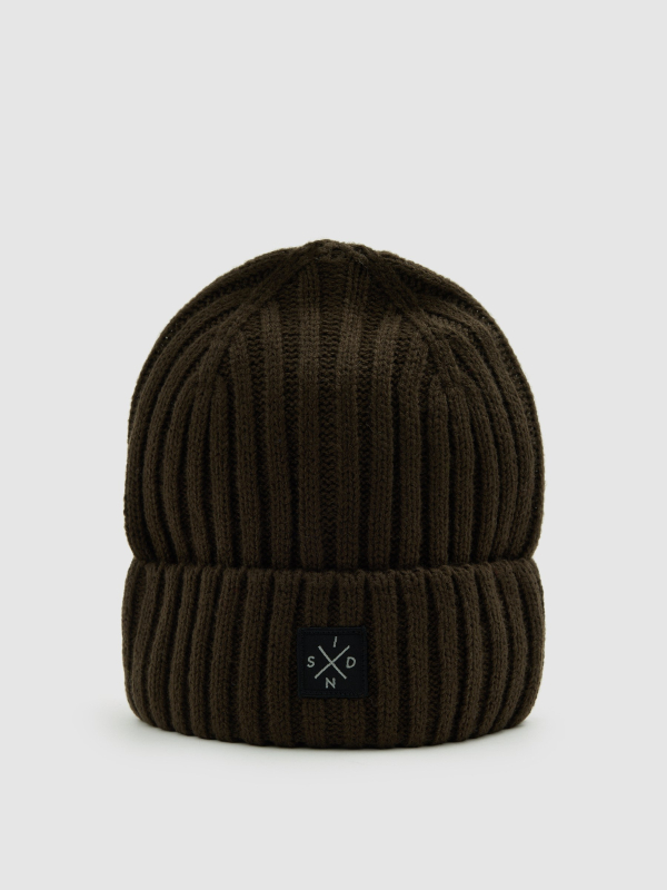 Gorro com ponto canelado marrom escuro vista frontal