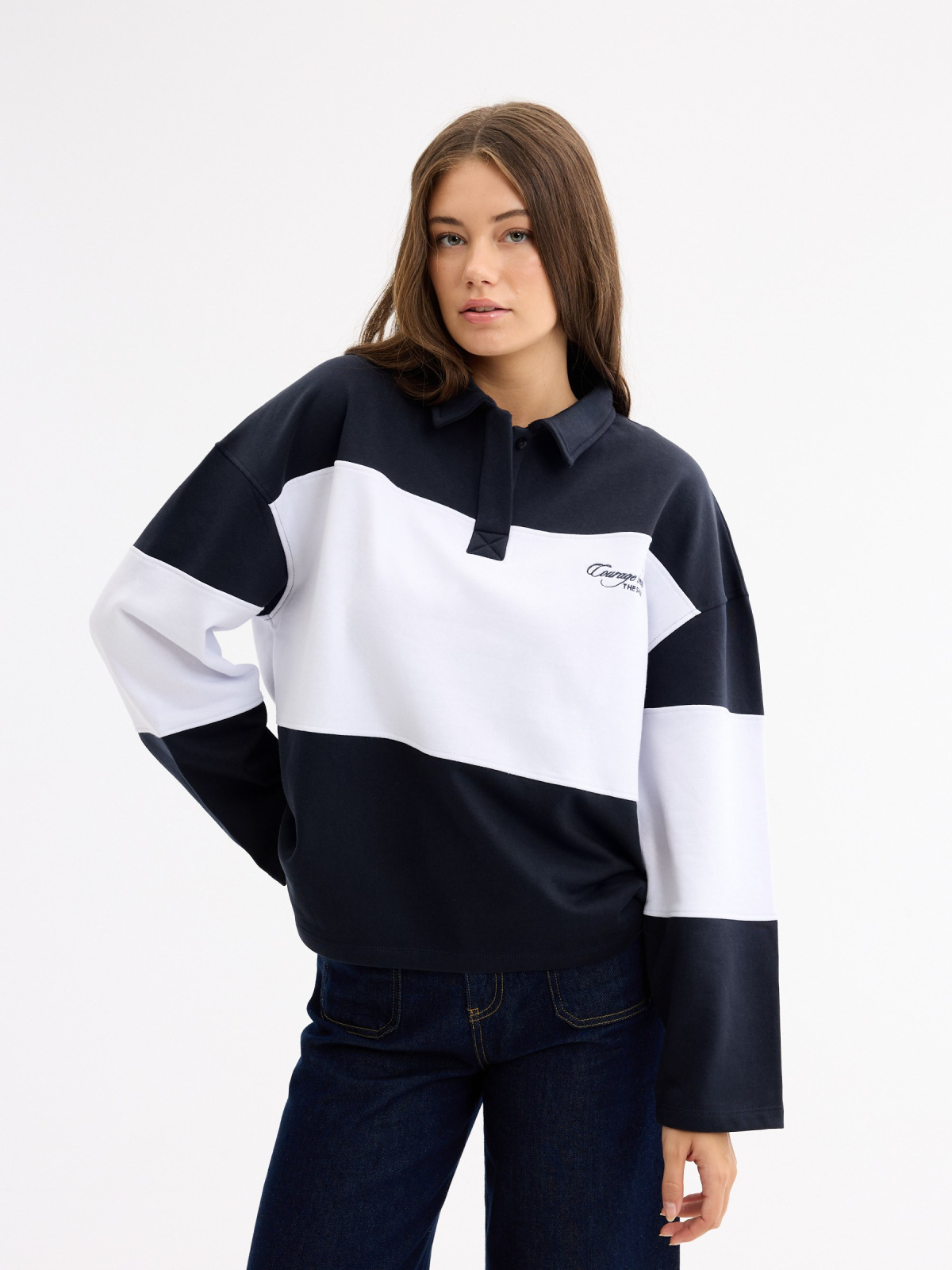 Sweatshirt gola polo com painéis azul marinho vista detalhe