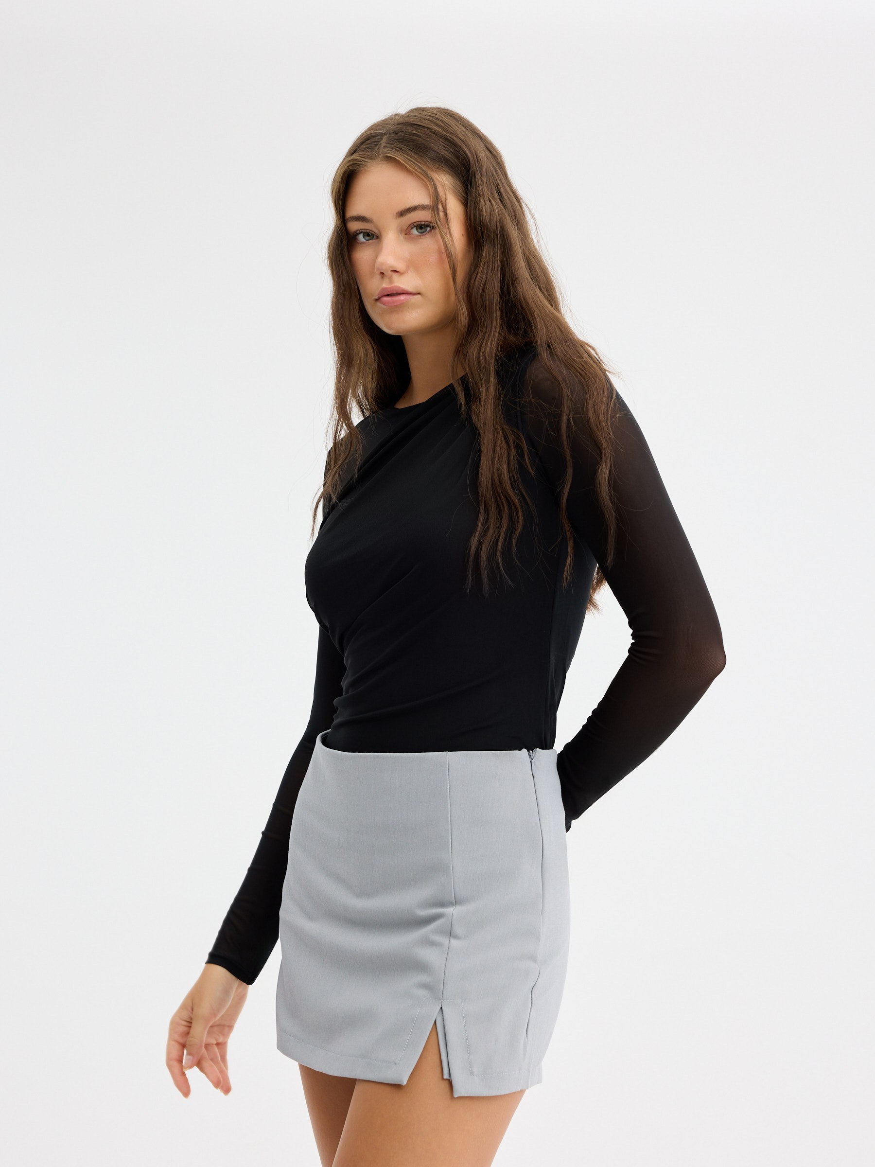 Falda pantalón alta con abertura gris medio vista media frontal