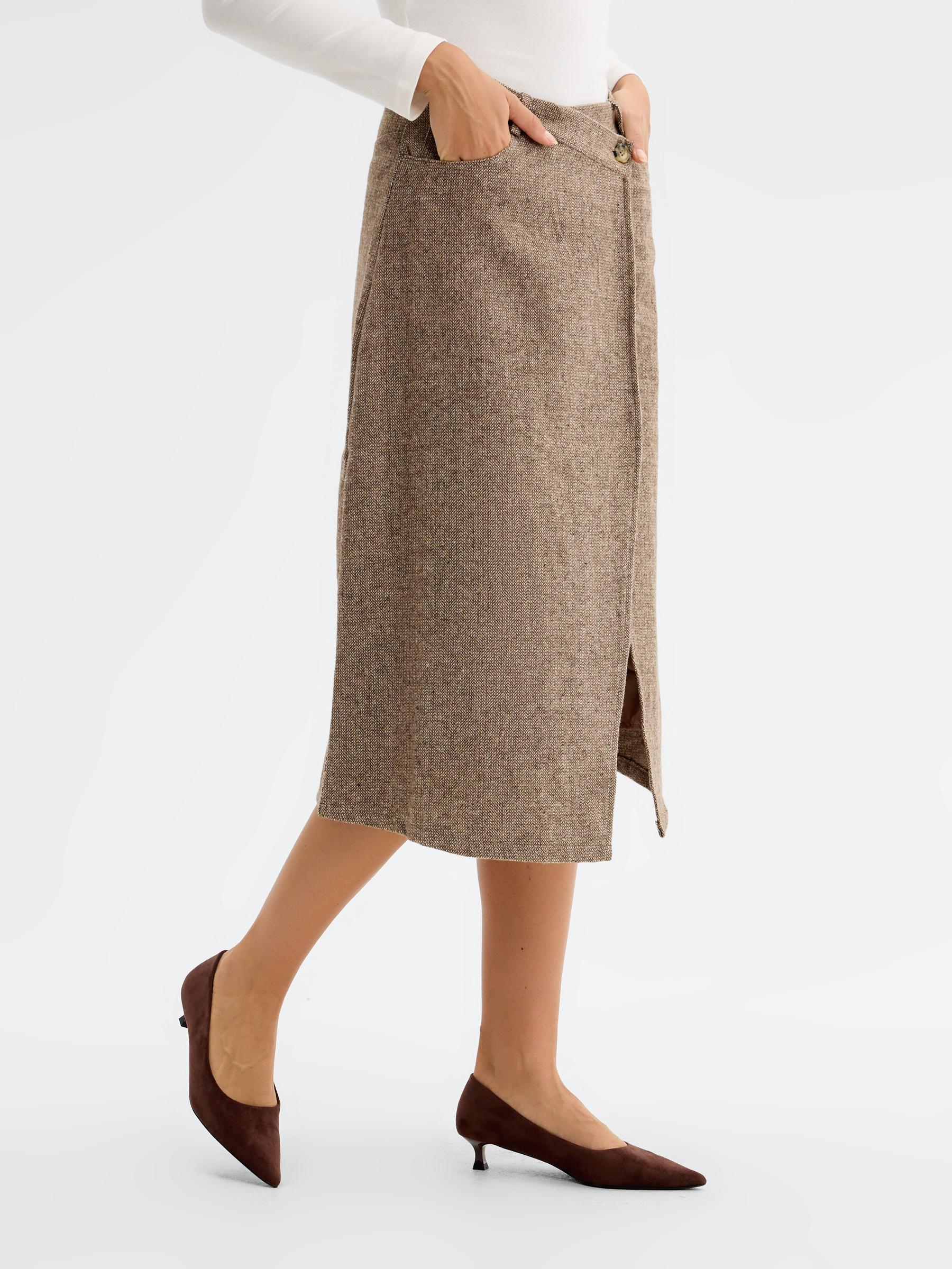 Saia midi de tweed assimétrica marrom vista meia frontal