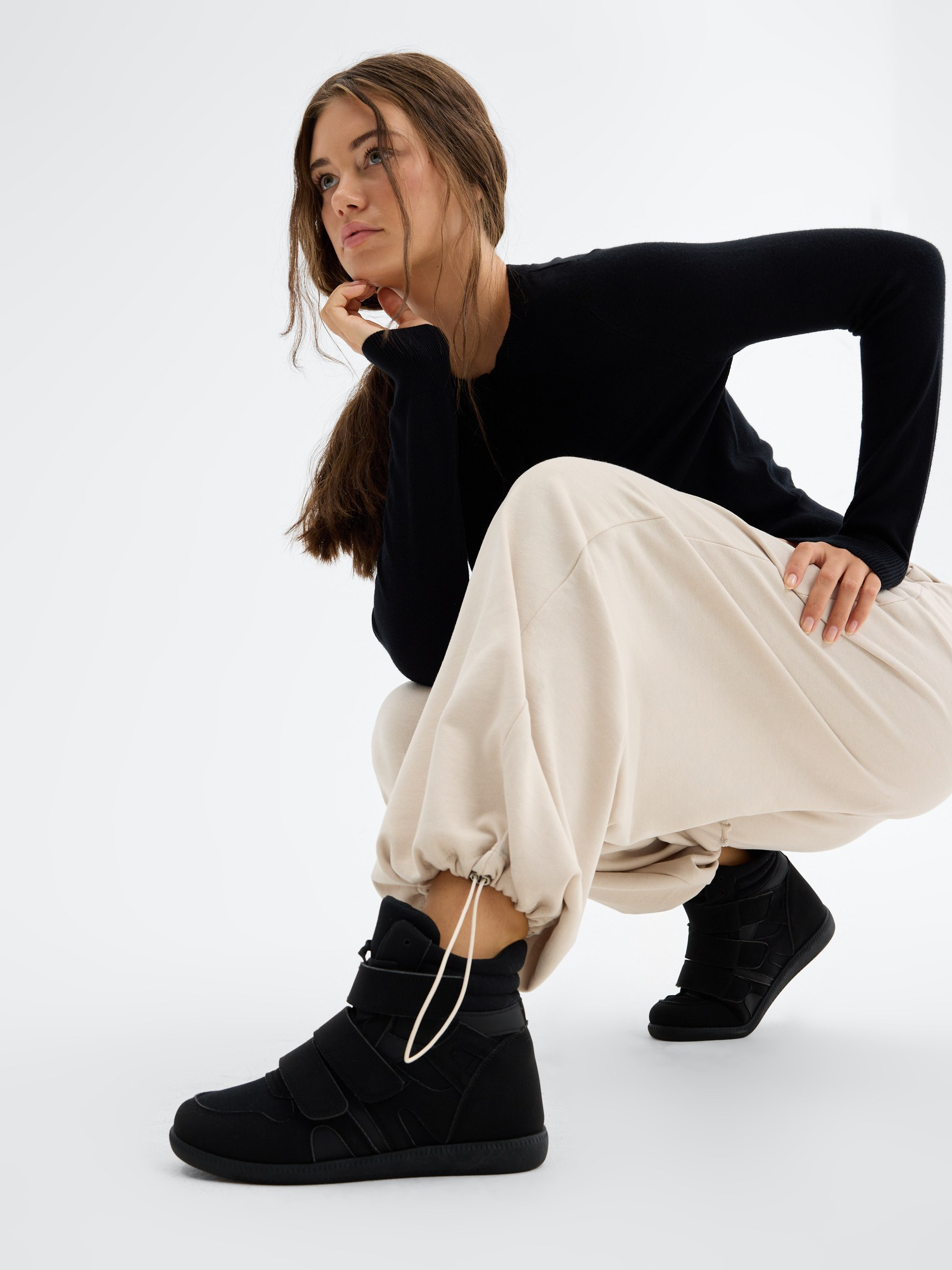 Sporty wedge ankle boot with Velcro straps and platform black