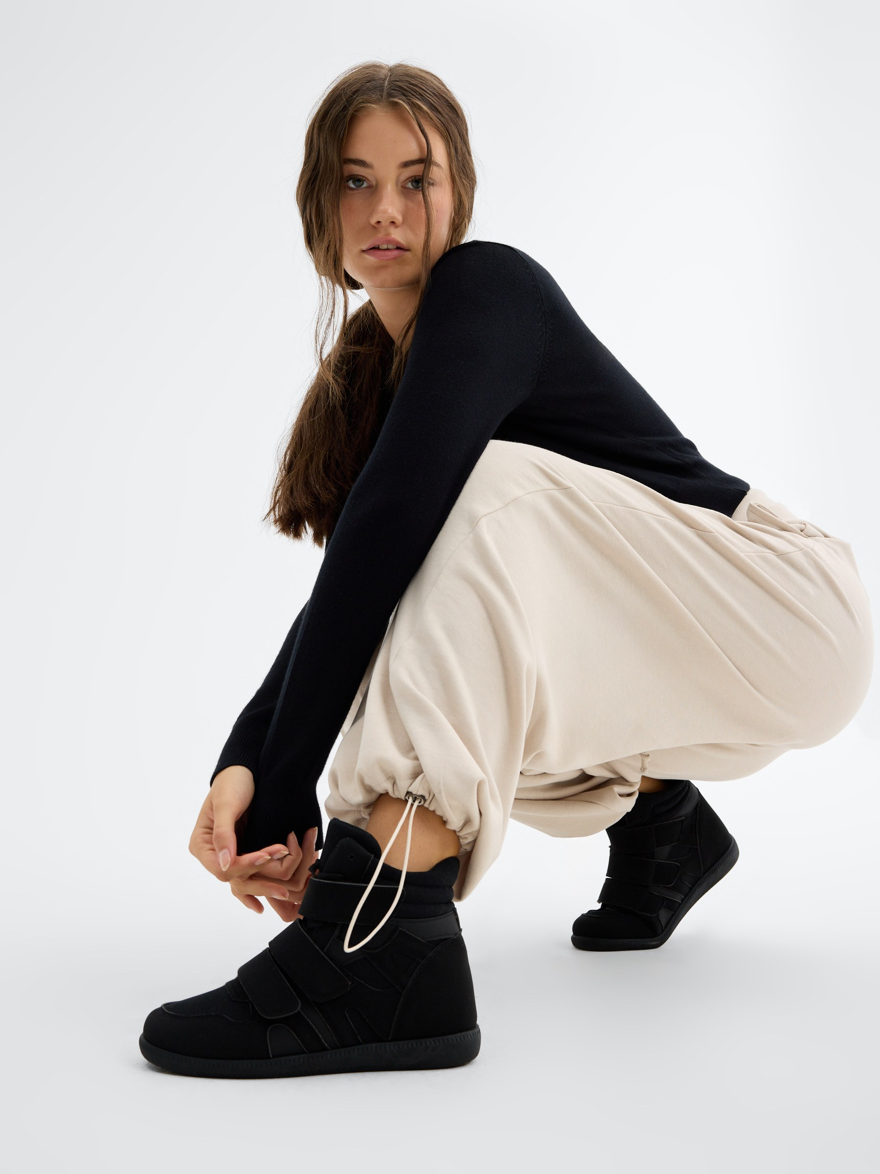 Sporty wedge ankle boot with Velcro straps and platform black