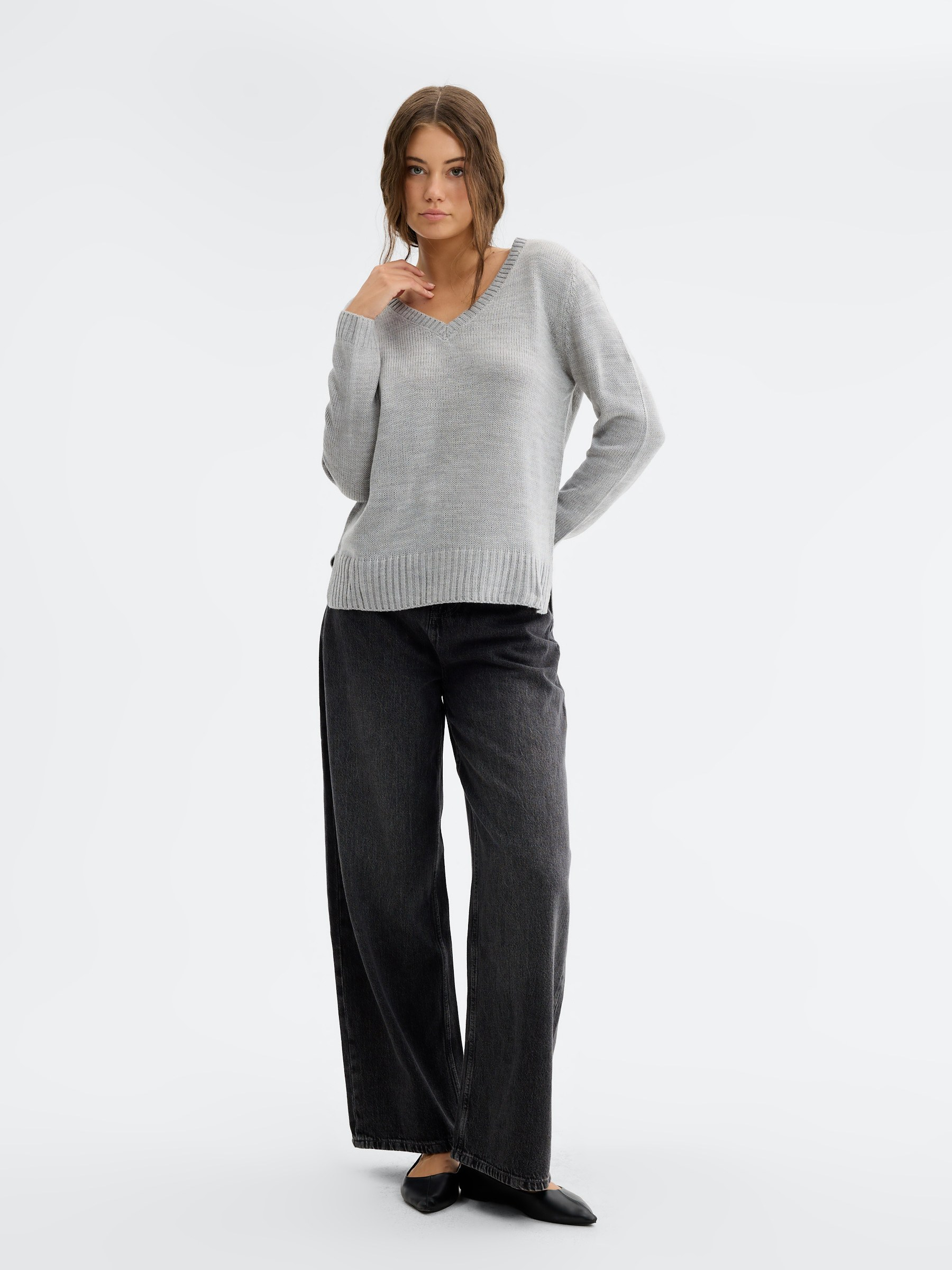Regular fit V-neck jumper medium melange middle front view