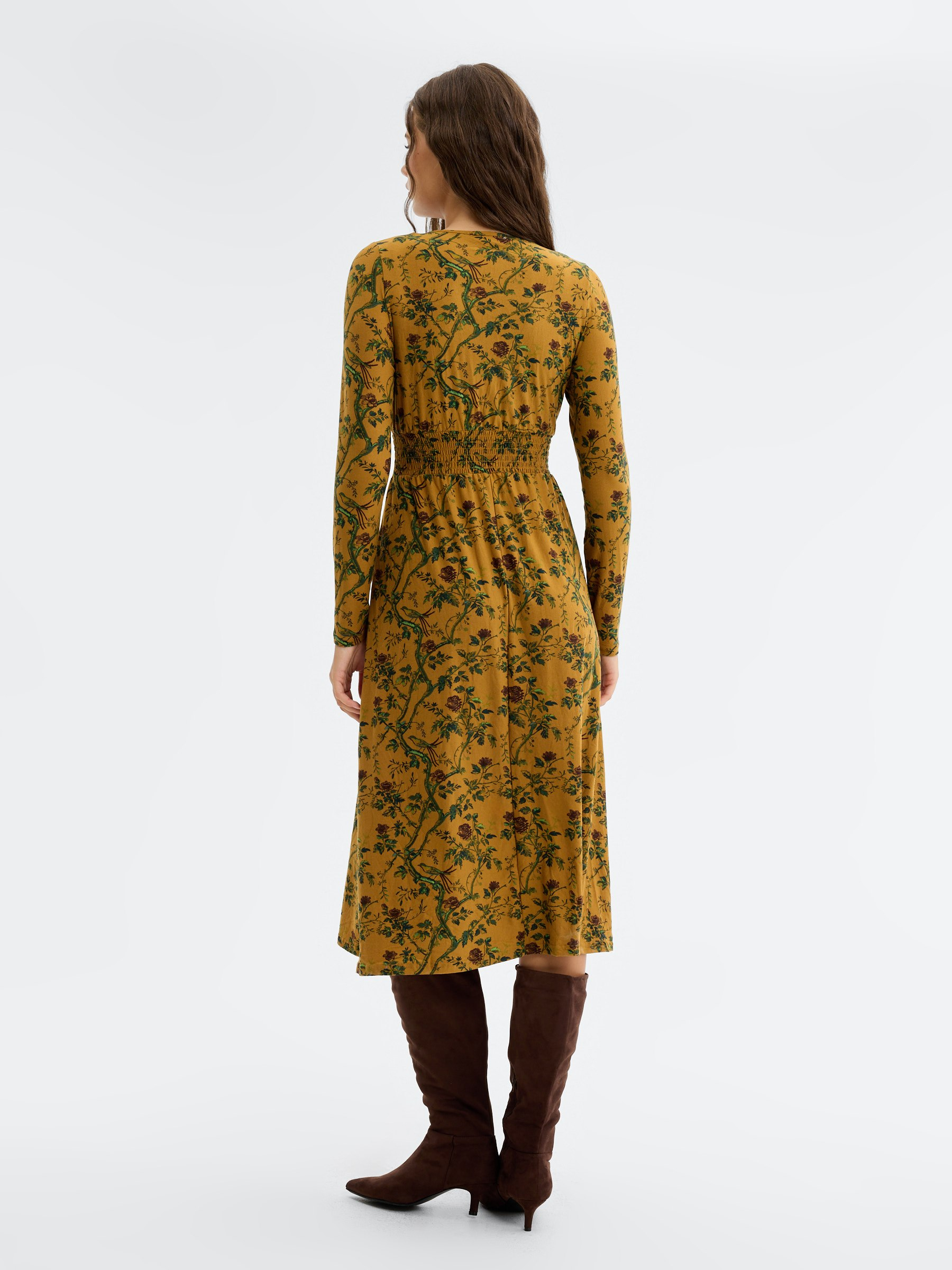 Vestido midi floral transpassado camel vista meia frontal