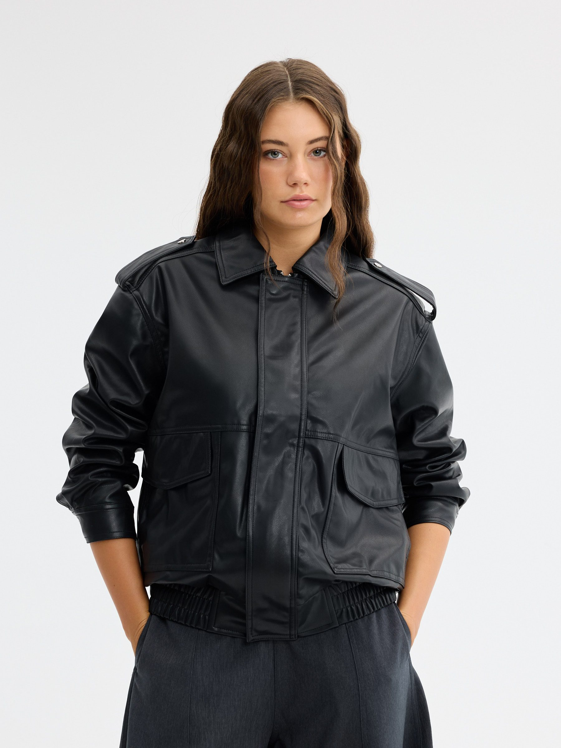 Cazadora oversize biker polipiel negro vista media frontal