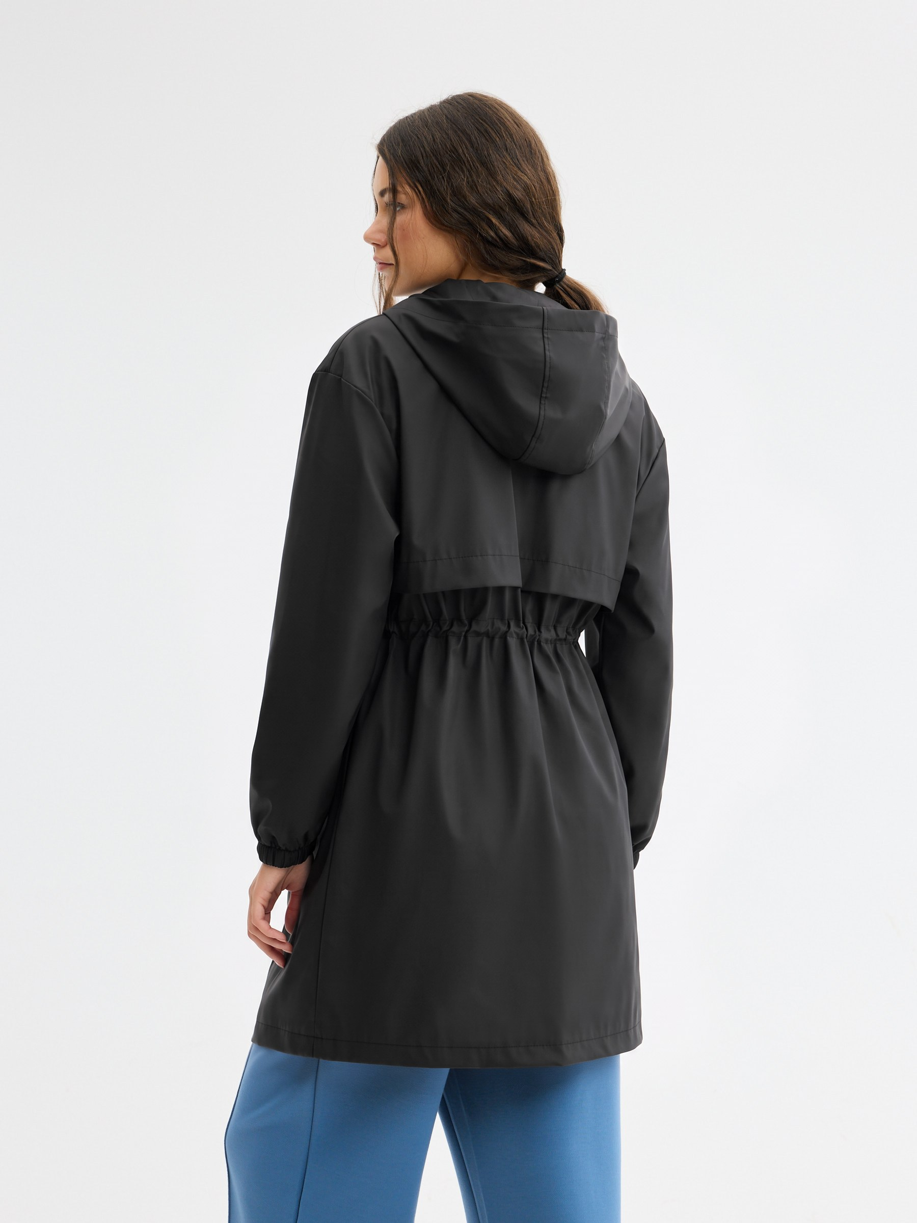 Parka engomada con capucha negro vista media frontal