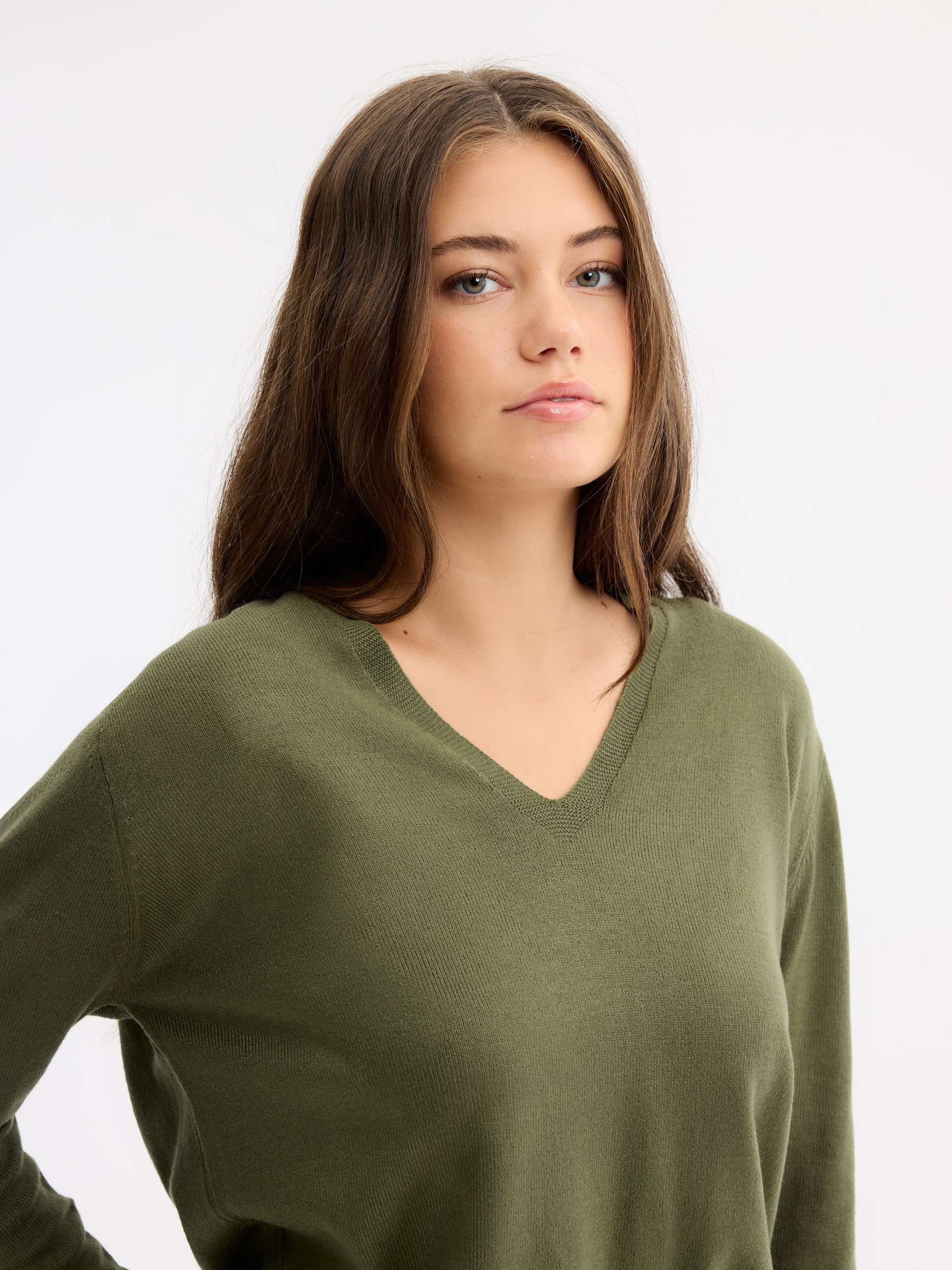 Camisola básica oversize cáqui vista meia frontal