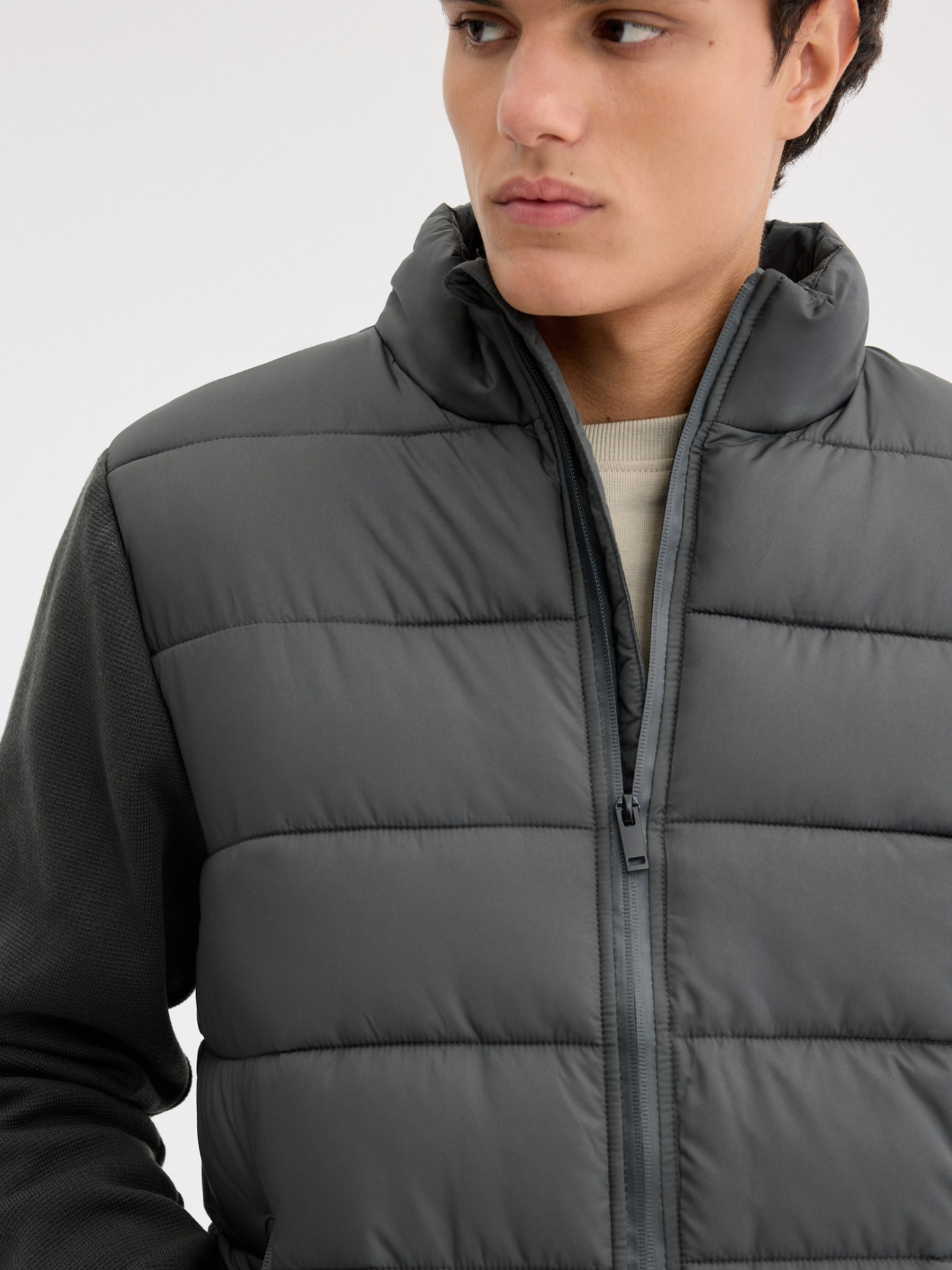 Jaqueta combinada de nylon cáqui vista meia frontal