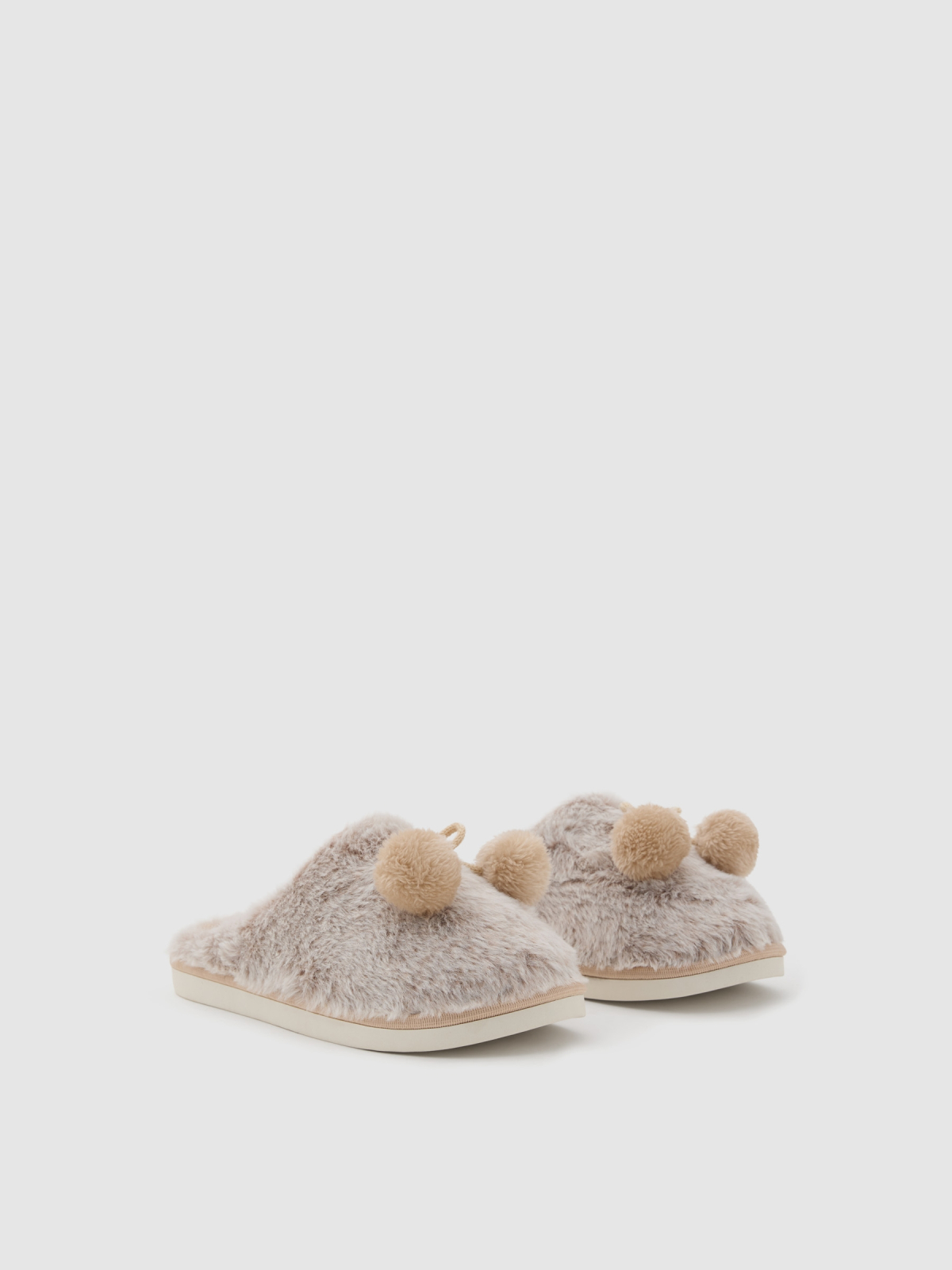 Zapatillas destalonadas con pompones beige vista media frontal