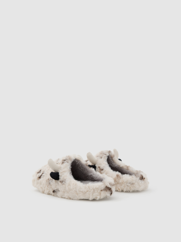 Zapatillas vaquita pelo blanco roto vista media trasera