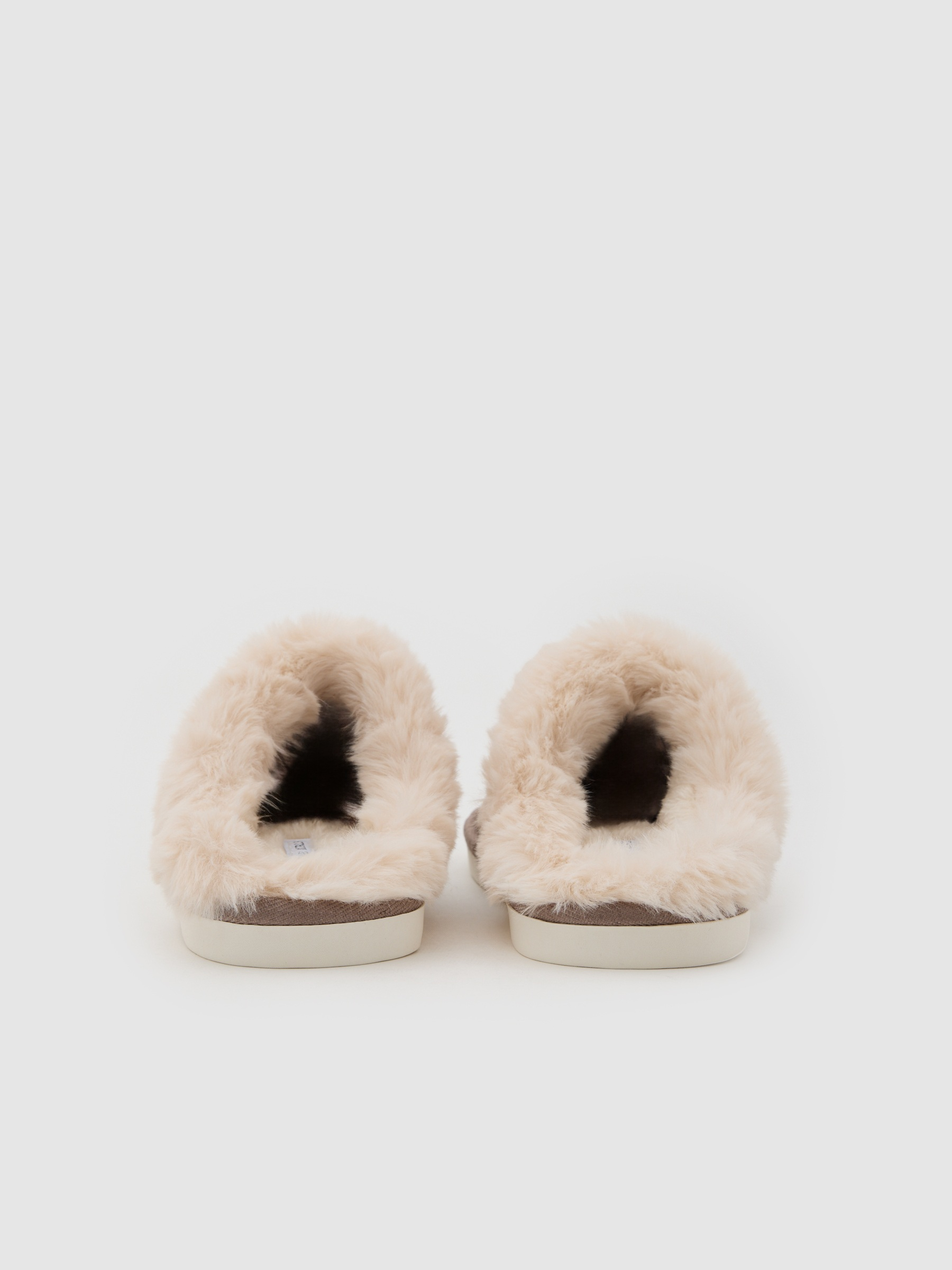 Backless slippers with fur brown front view