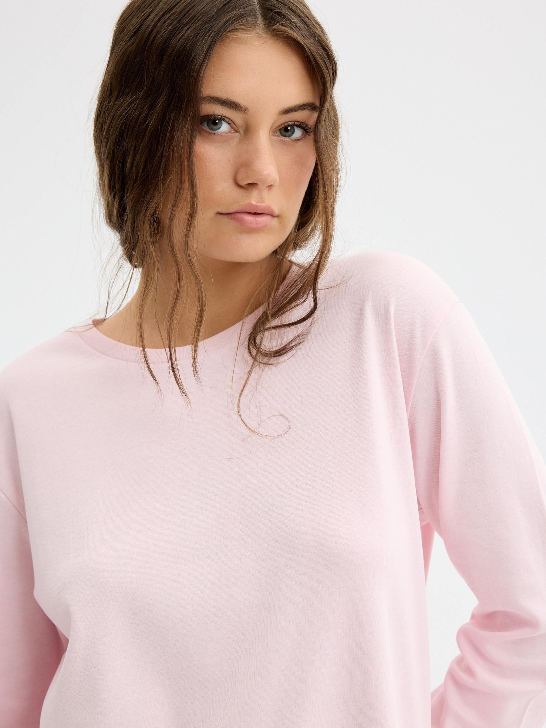 Oversized long sleeve t-shirt light pink middle front view