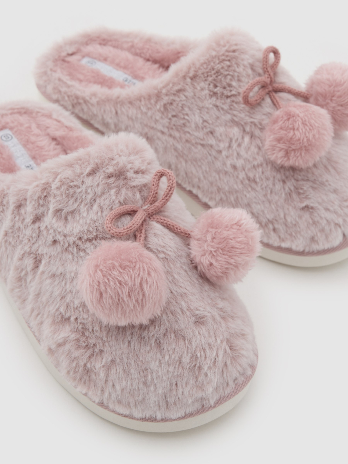 House slippers with pompom light pink detail view