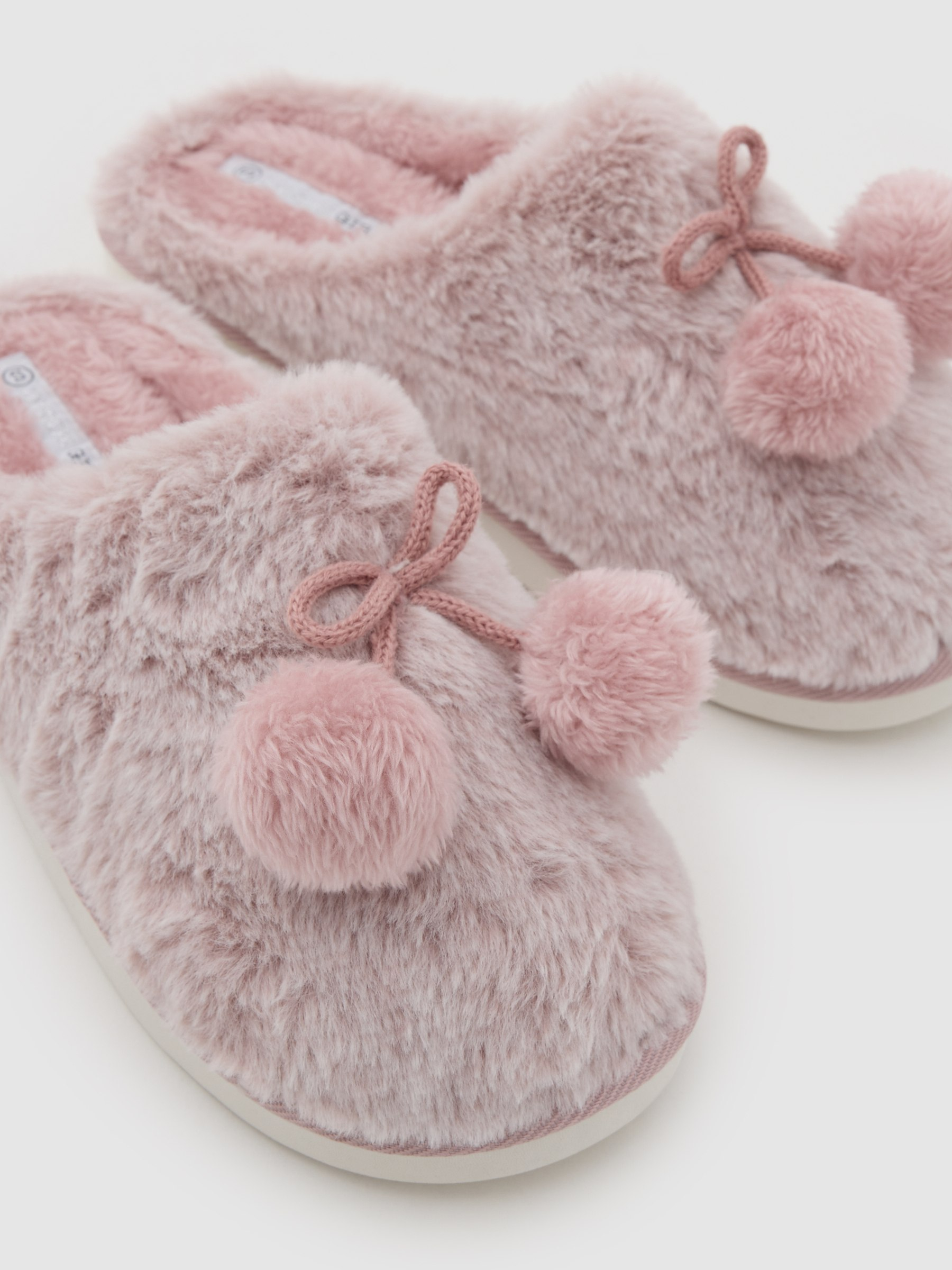 House slippers with pompom light pink front view