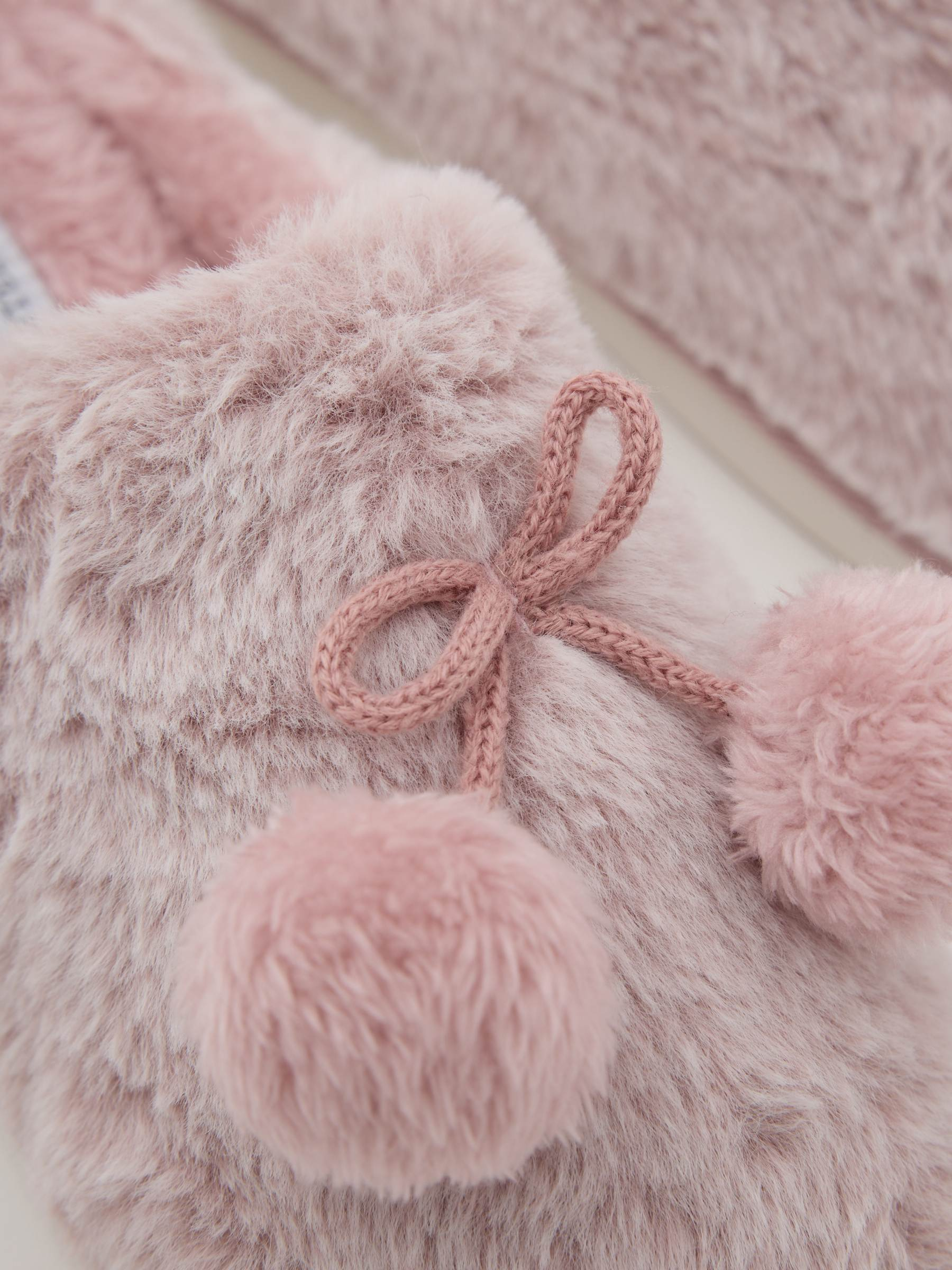 House slippers with pompom light pink front view