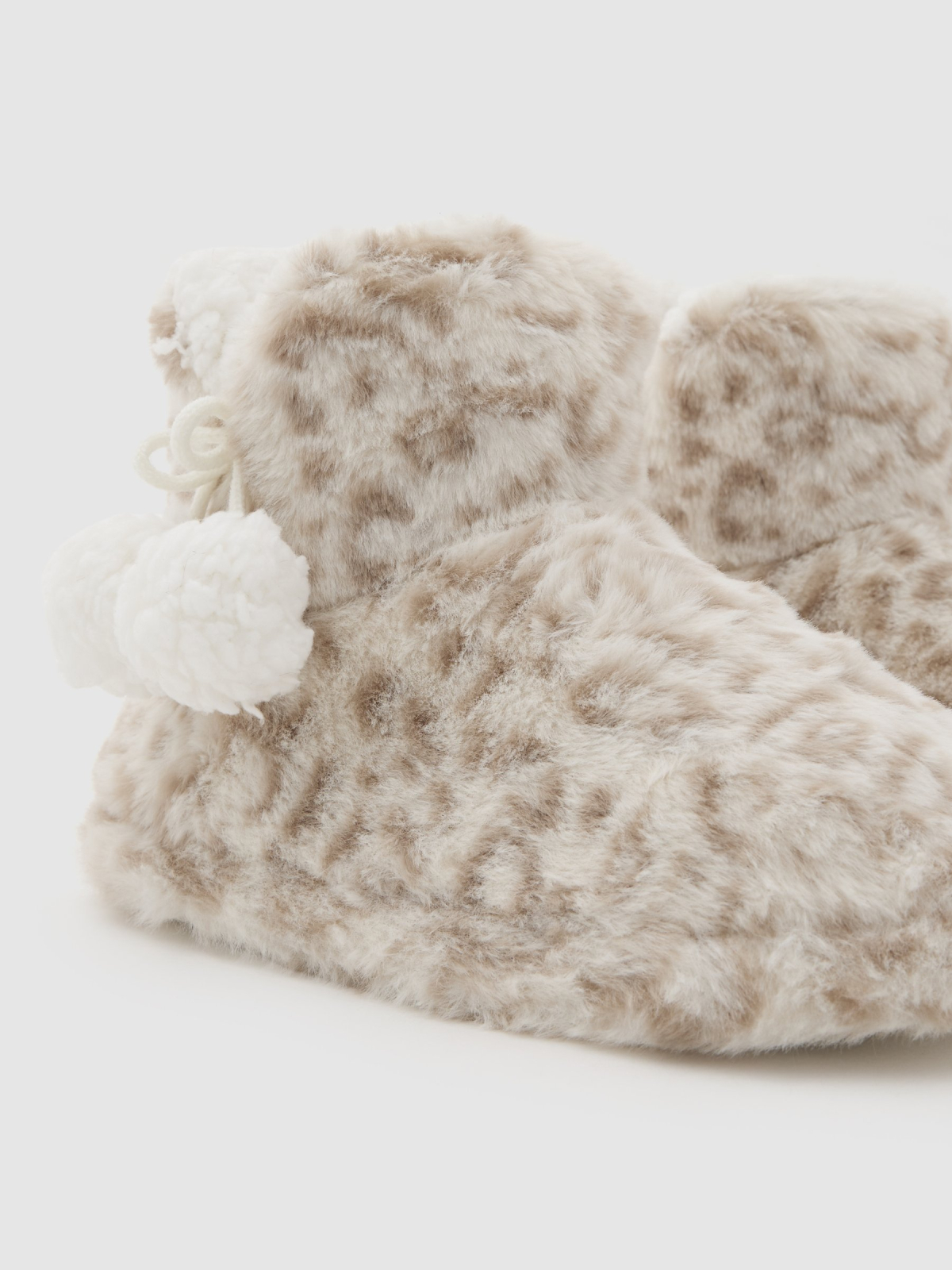 Animal print fur ankle sneakers beige detail view