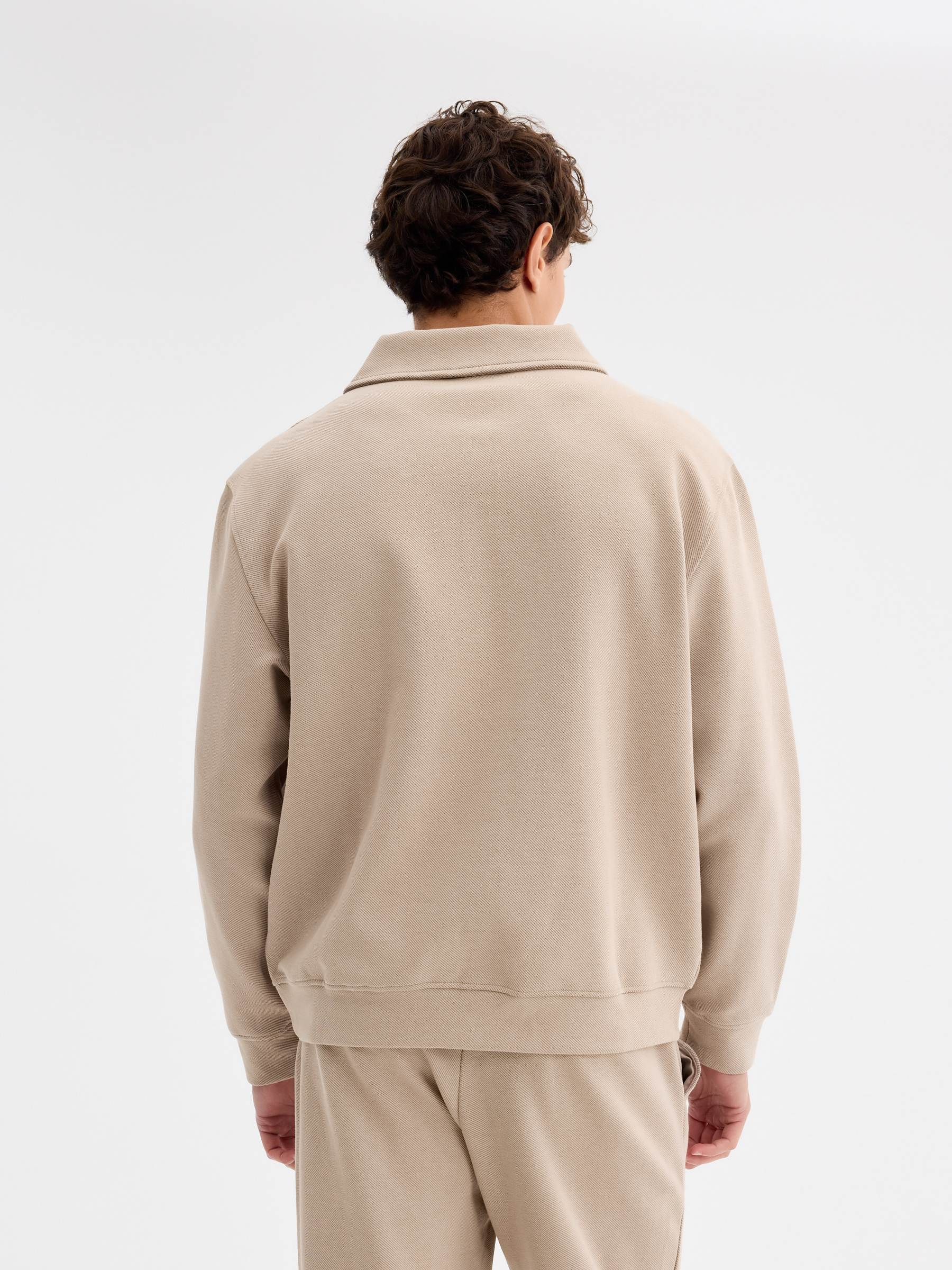 Moletom polo oversized com botões bege vista meia frontal