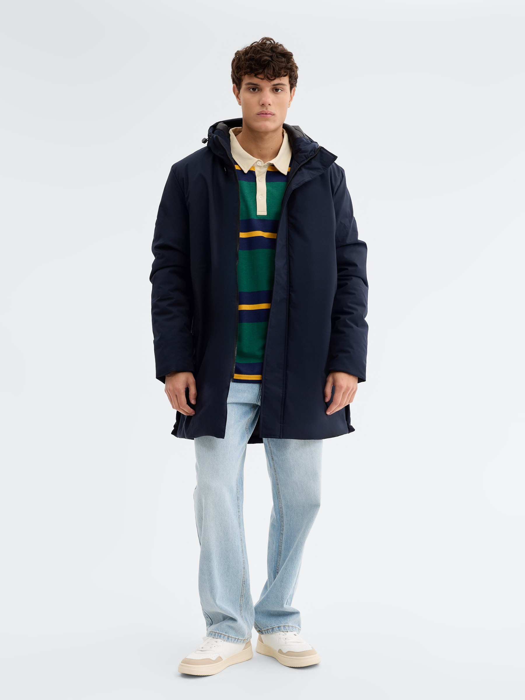 Parka de náilon lisa azul marinho vista meia frontal