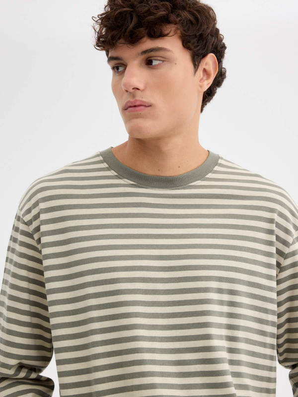 Camiseta rayas de manga larga kaki vista detalle