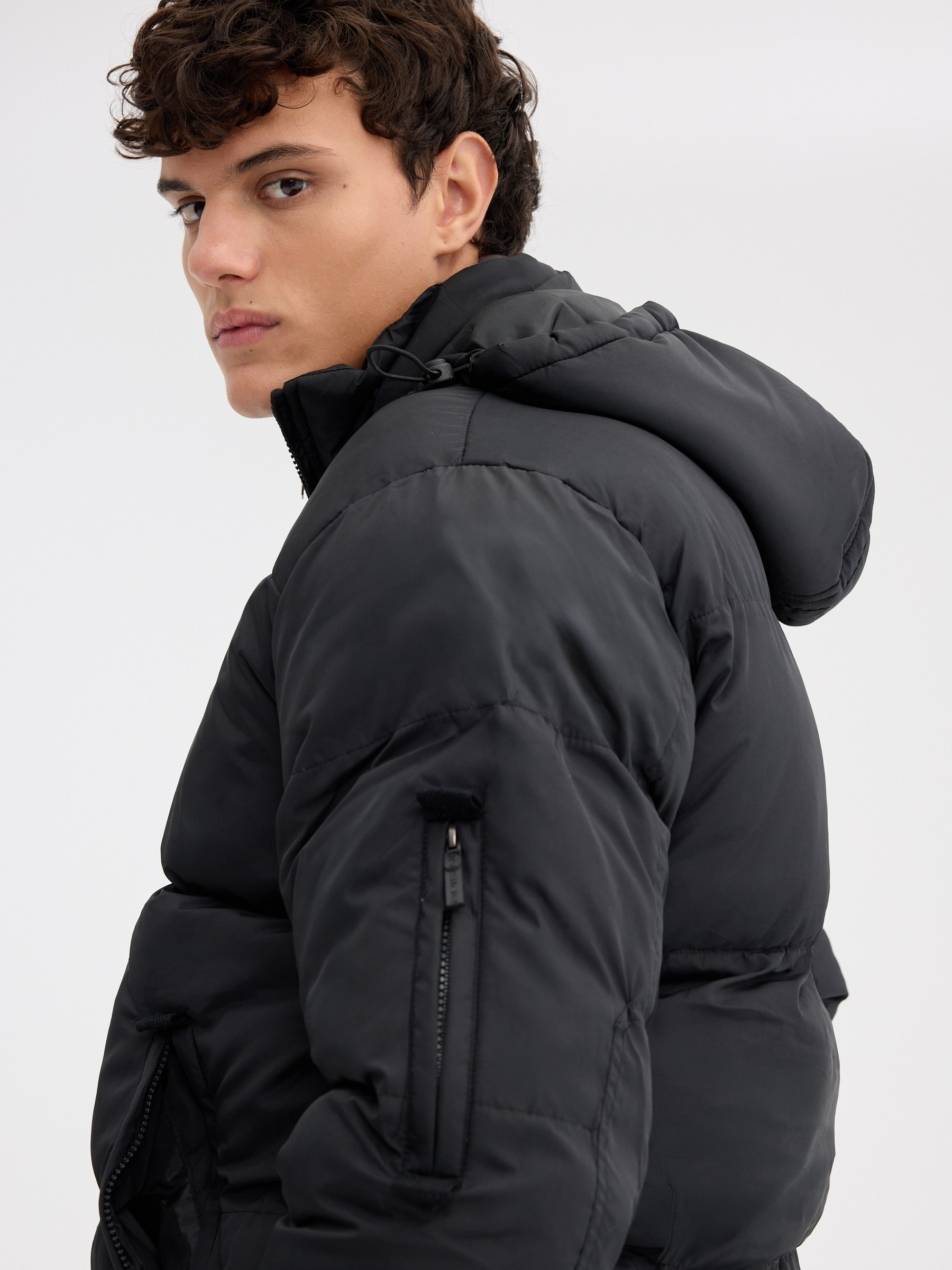 Jaqueta acolchoada de nylon preta preto vista meia frontal