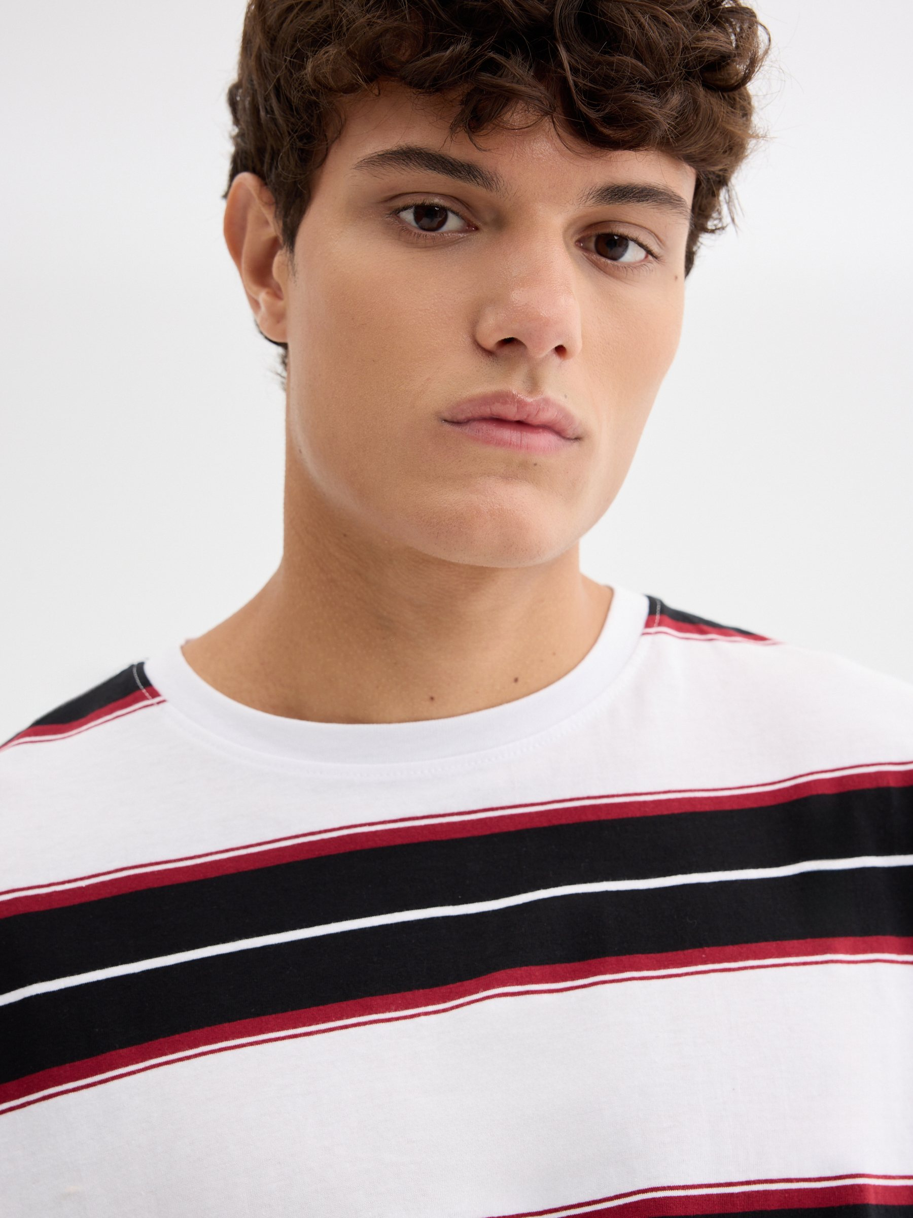 Striped T-shirt with crew neck white middle front view