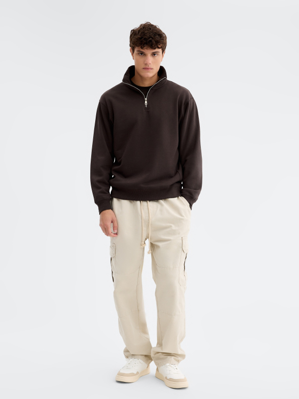Sudadera cremallera semicisne lisa chocolate vista general frontal