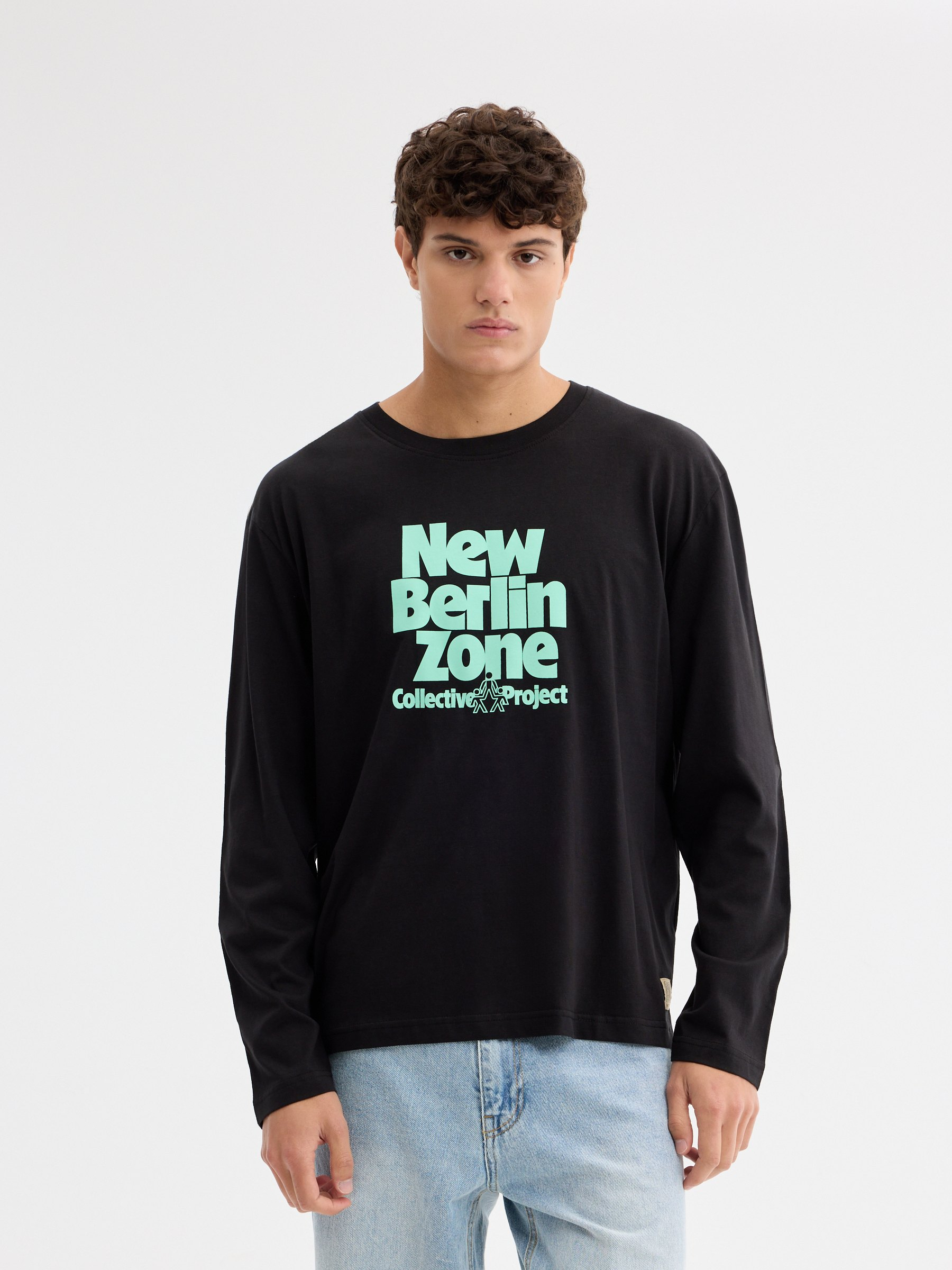 Long sleeve t shirt Berlin black middle front view
