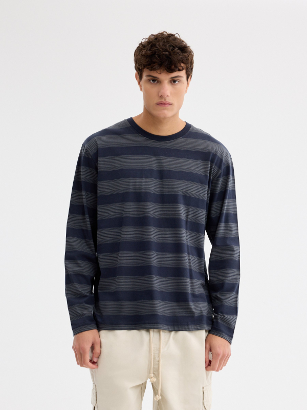 Oversize striped t-shirt navy middle front view