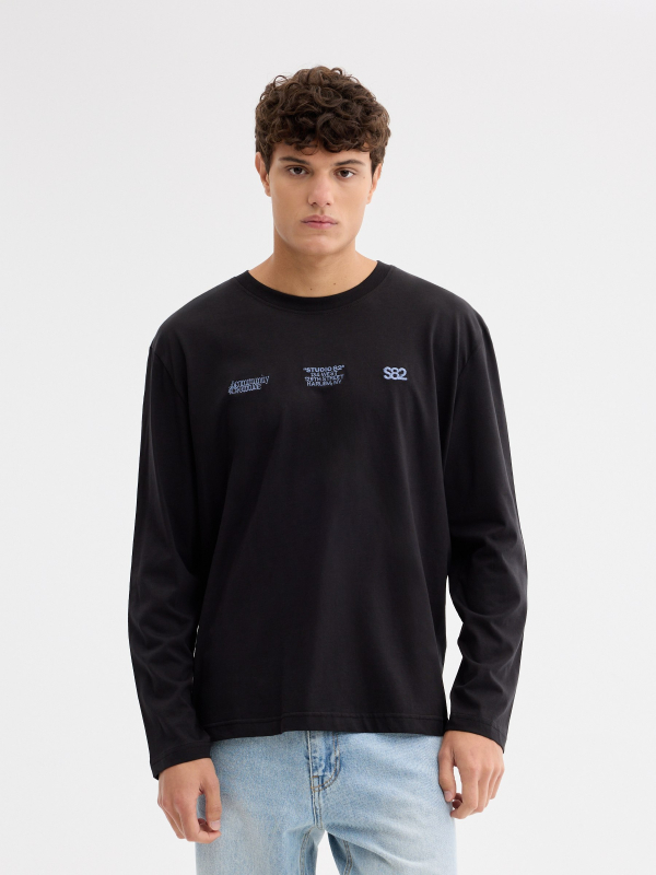 Long sleeve T-shirt s82 black middle front view