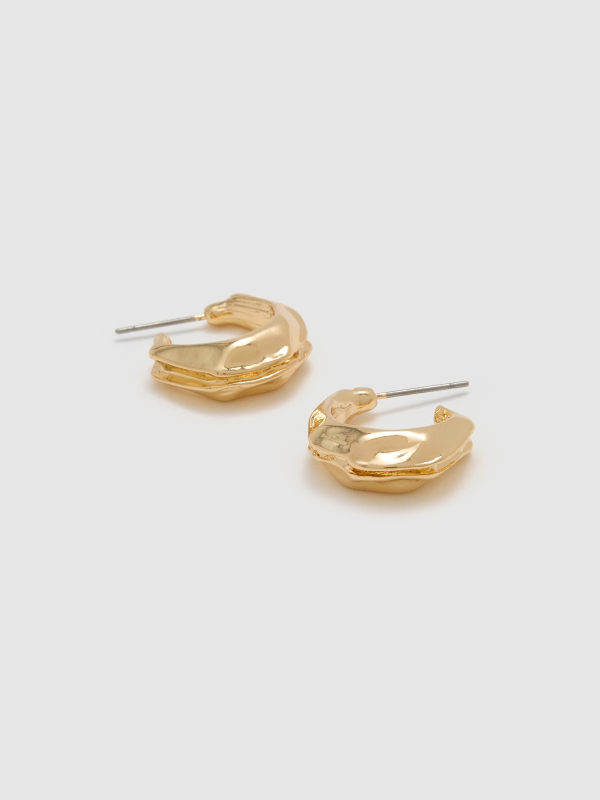 Set of 3 gold earrings golden detail view