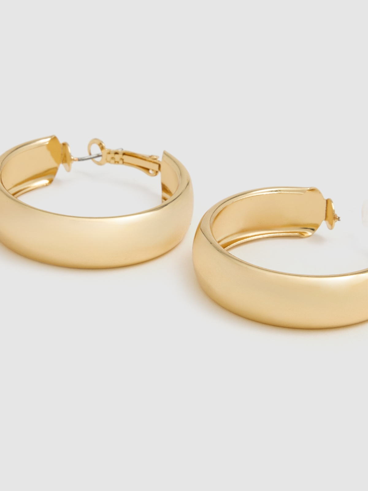 Set of 6 gold hoop earrings golden/silver detail view