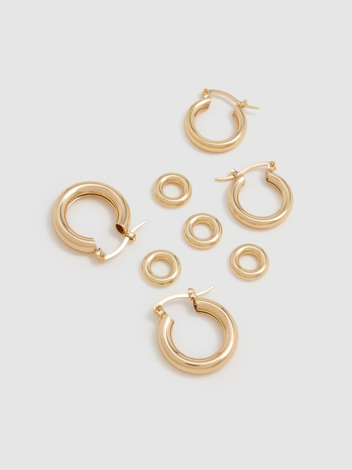 Brincos argolas douradas pack 2 dourado vista detalhe