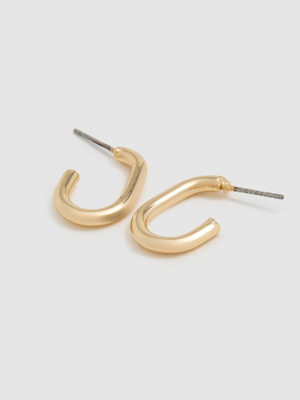 Conjunto de brincos dourados dourado vista detalhe
