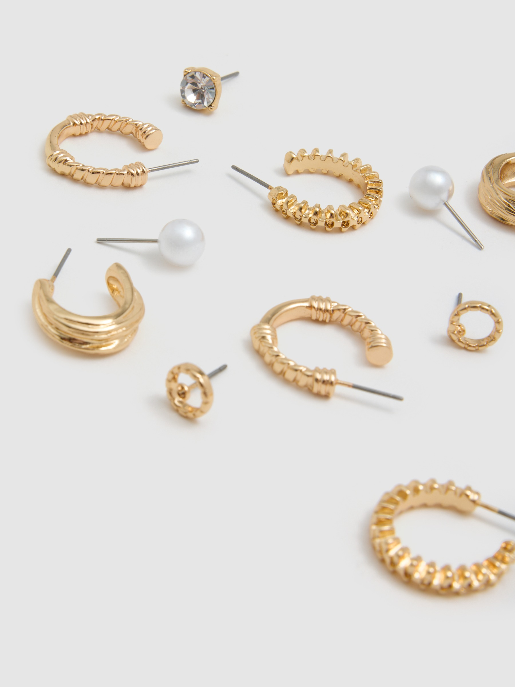 Set pendientes dorados x 6