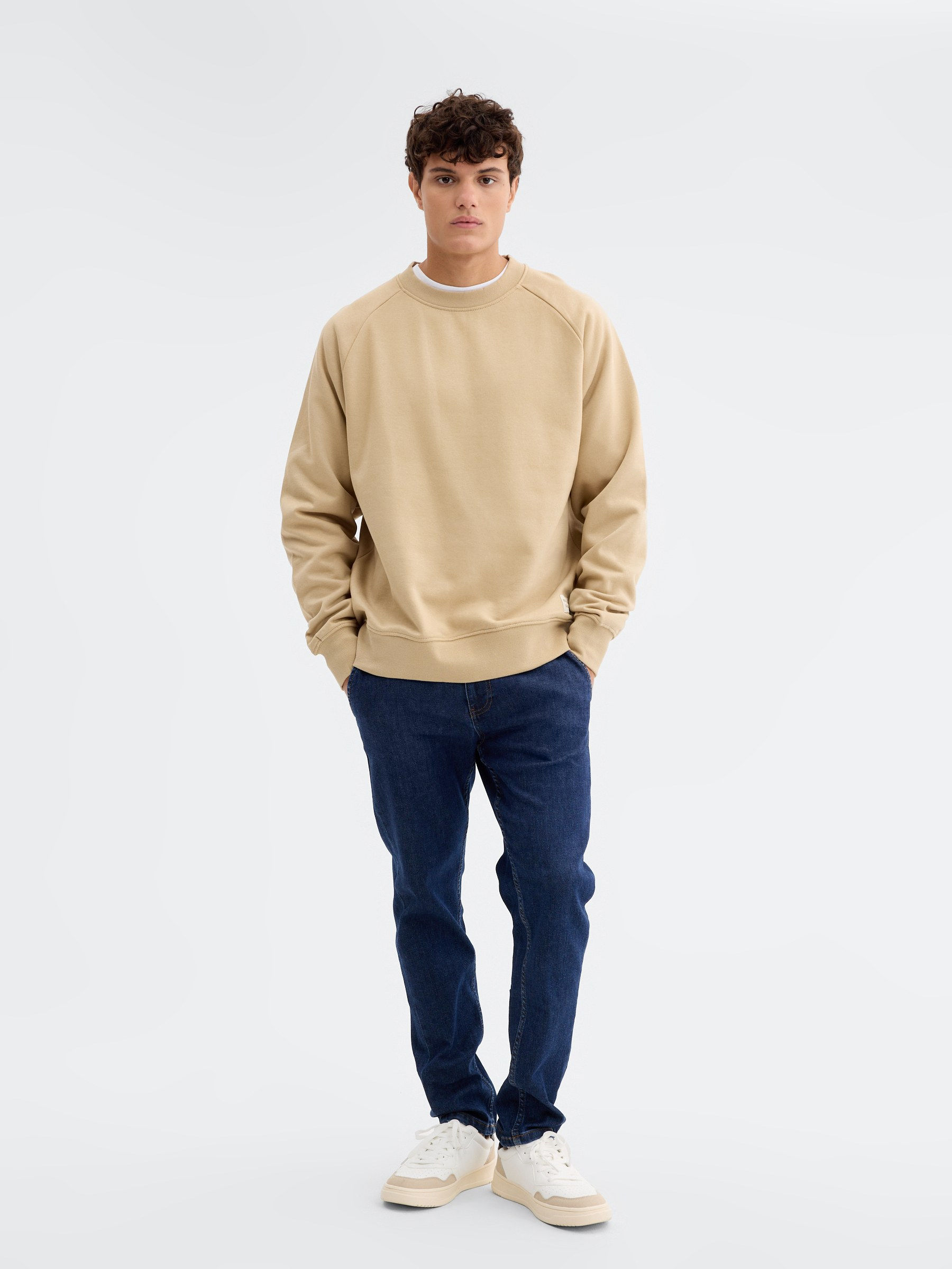 Sweatshirt de manga comprida oversize bege vista meia frontal