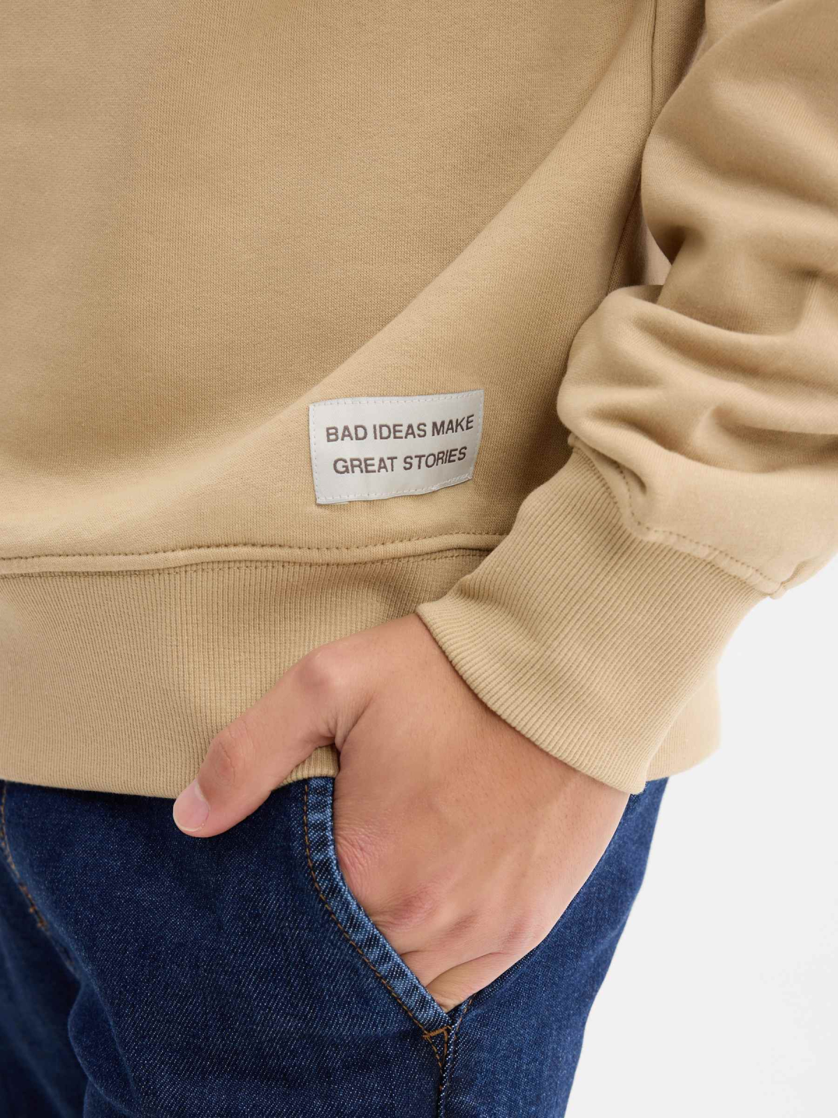 Sudadera manga larga oversize beige vista detalle