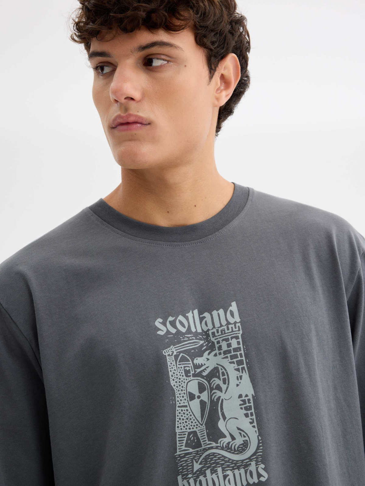 T-shirt estampada Scotland azul marinho vista detalhe