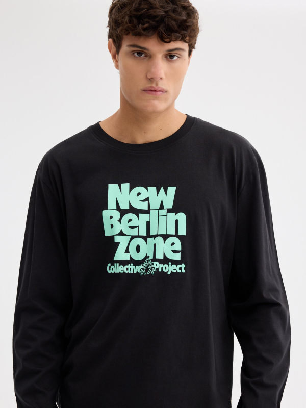 T shirt manga comprida Berlin preto vista detalhe