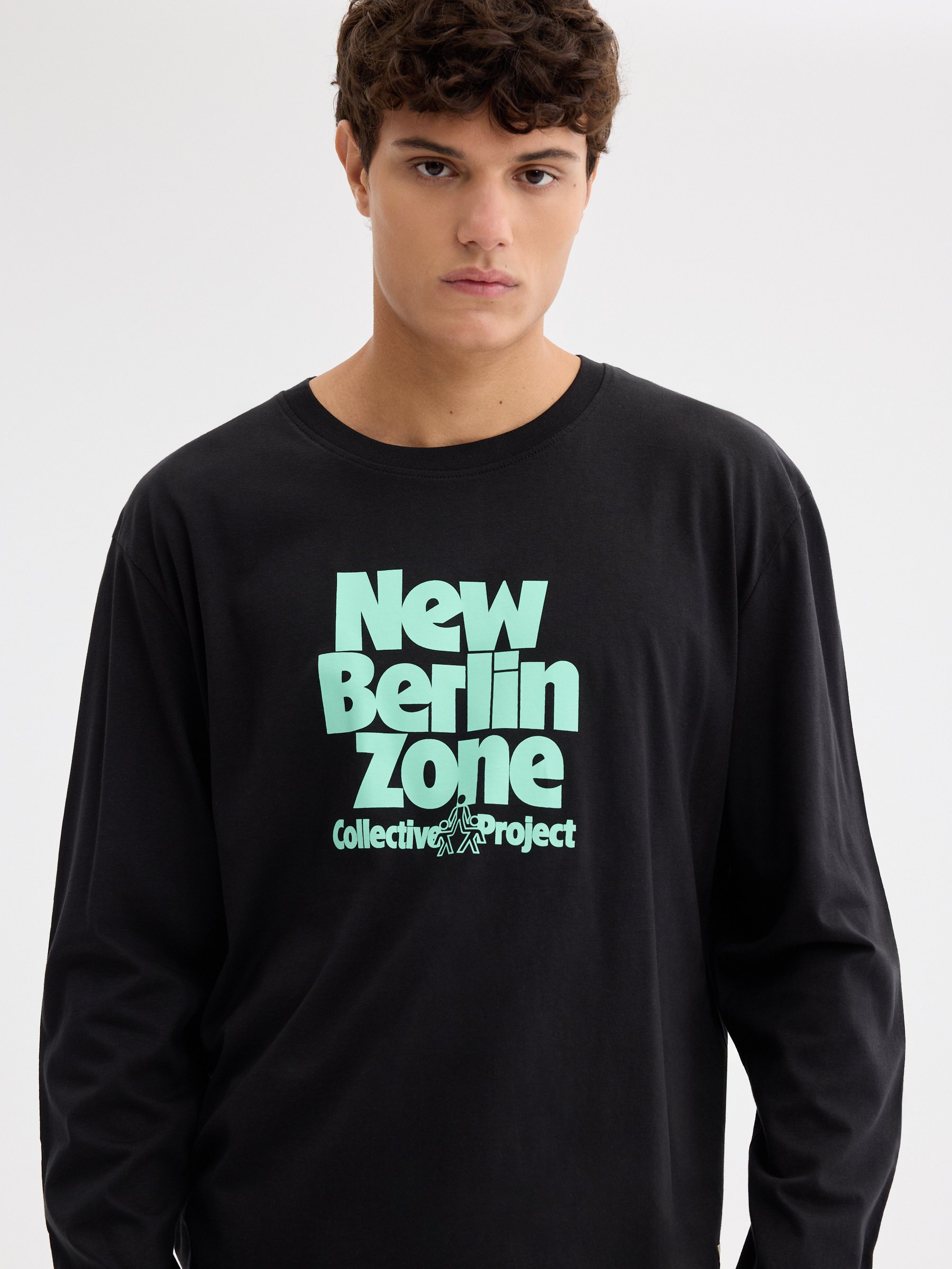 Long sleeve t shirt Berlin black middle front view